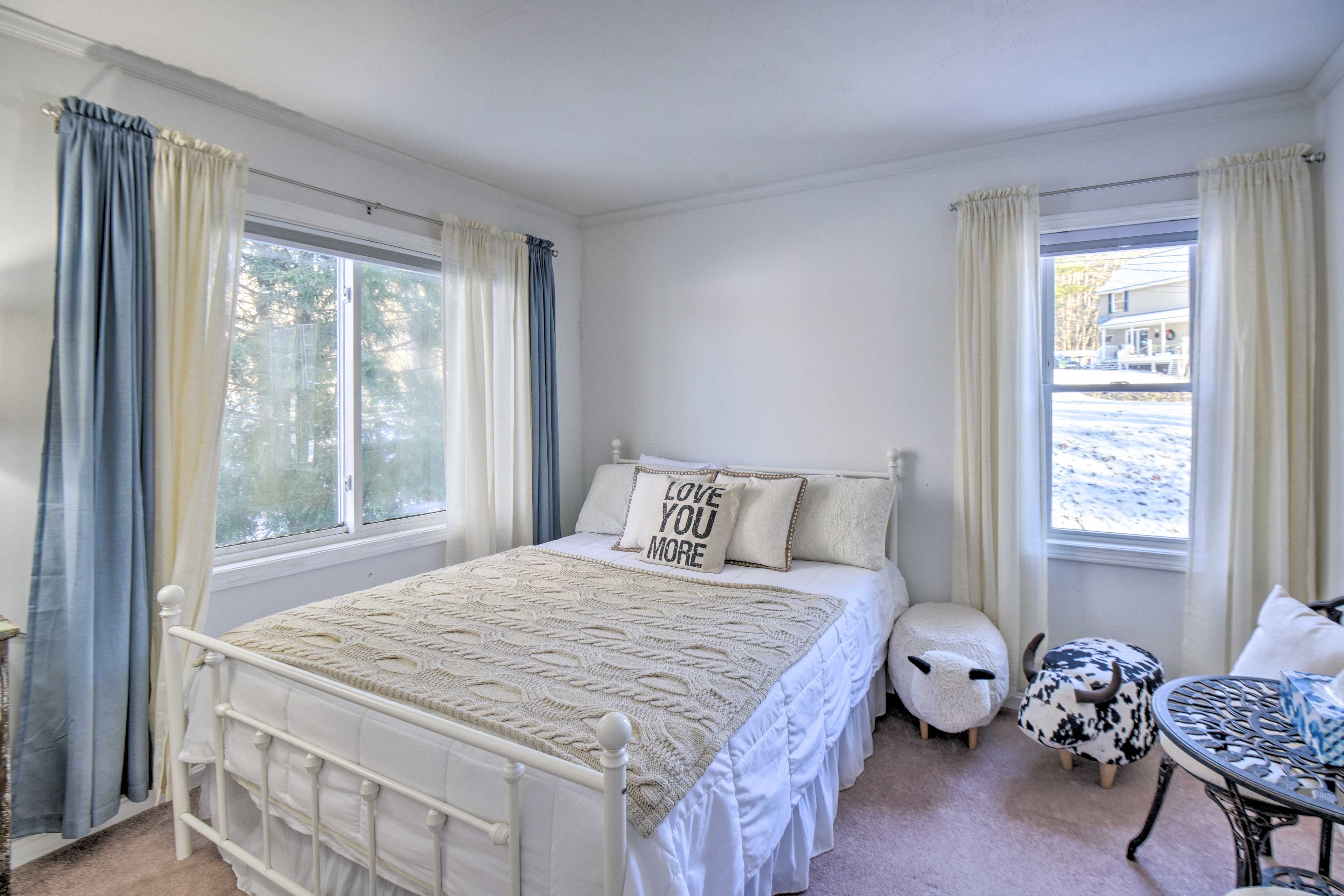 Bedroom 3 | Queen Bed