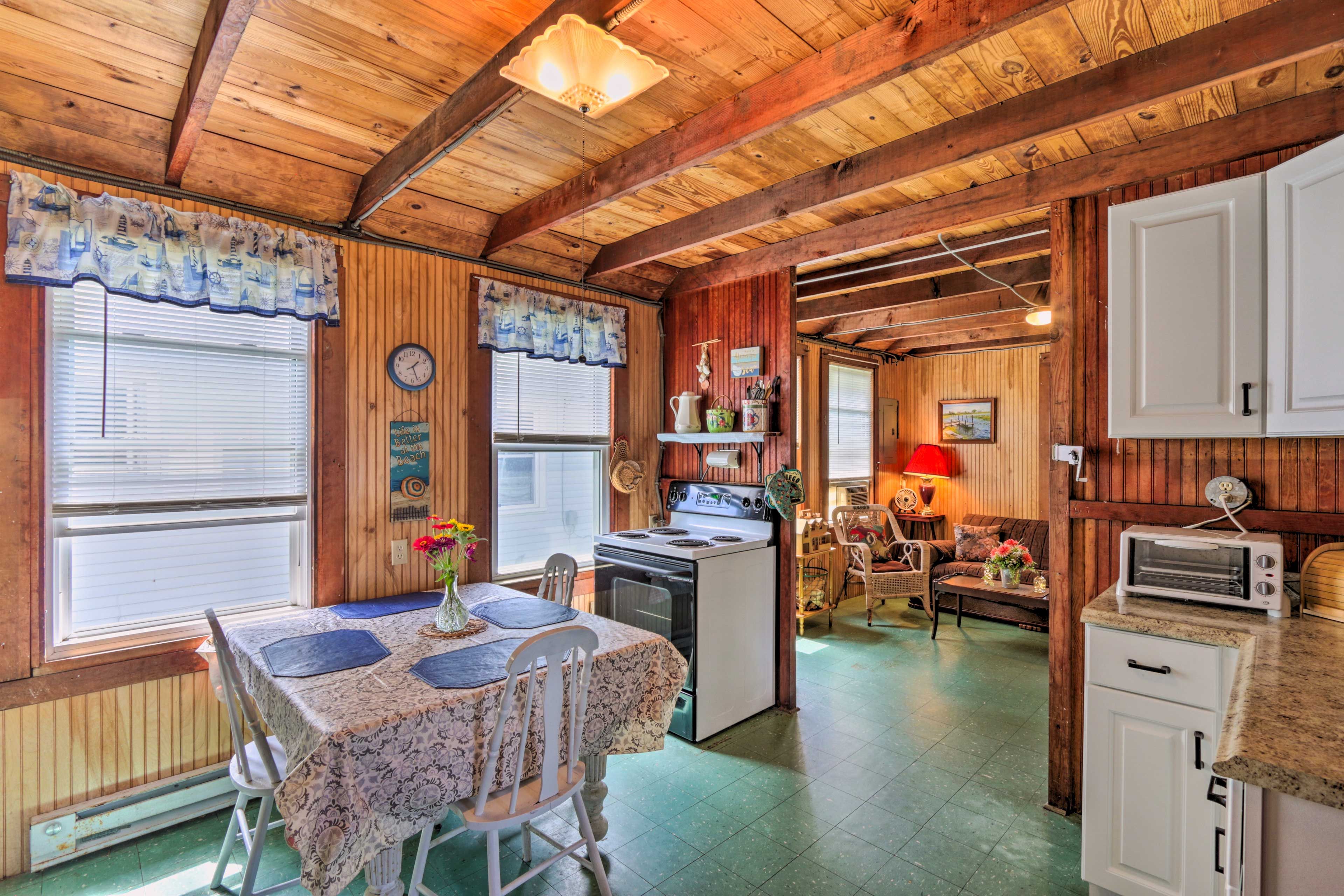 Dining Area | Dishware & Flatware Provided | Trash Bags & Paper Towels Provided