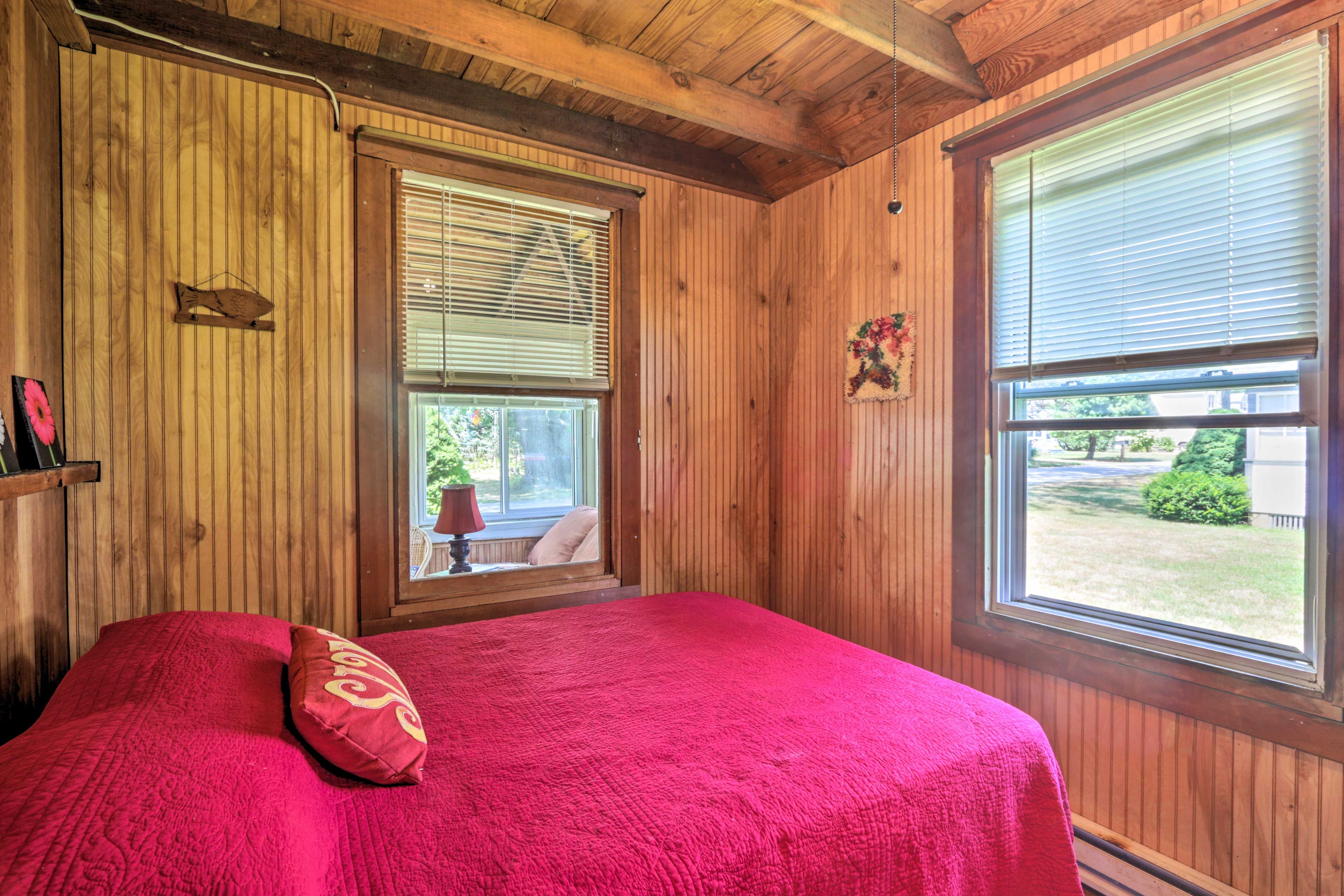Bedroom 1 | Full Bed | Linens & Towels Provided