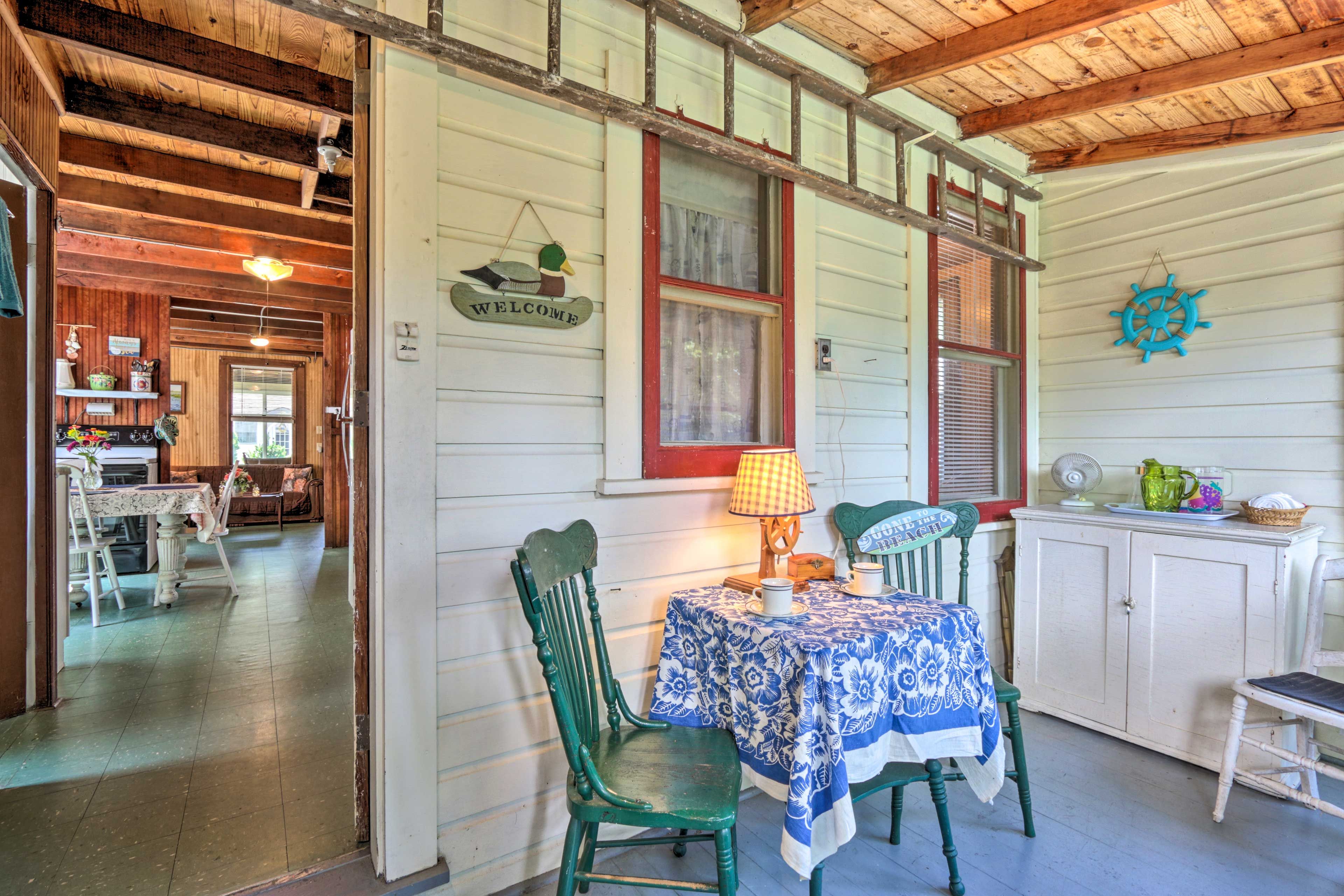 Sunroom | Outdoor Dining Area