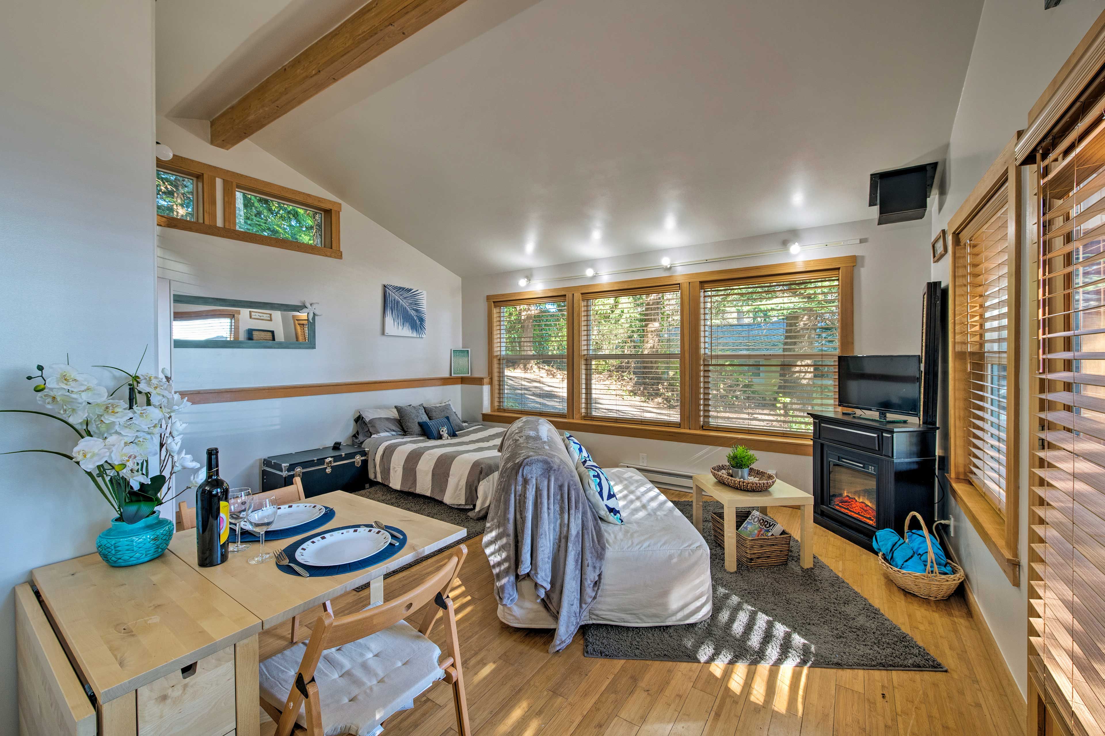 Guest House | Living Area | Full Futon