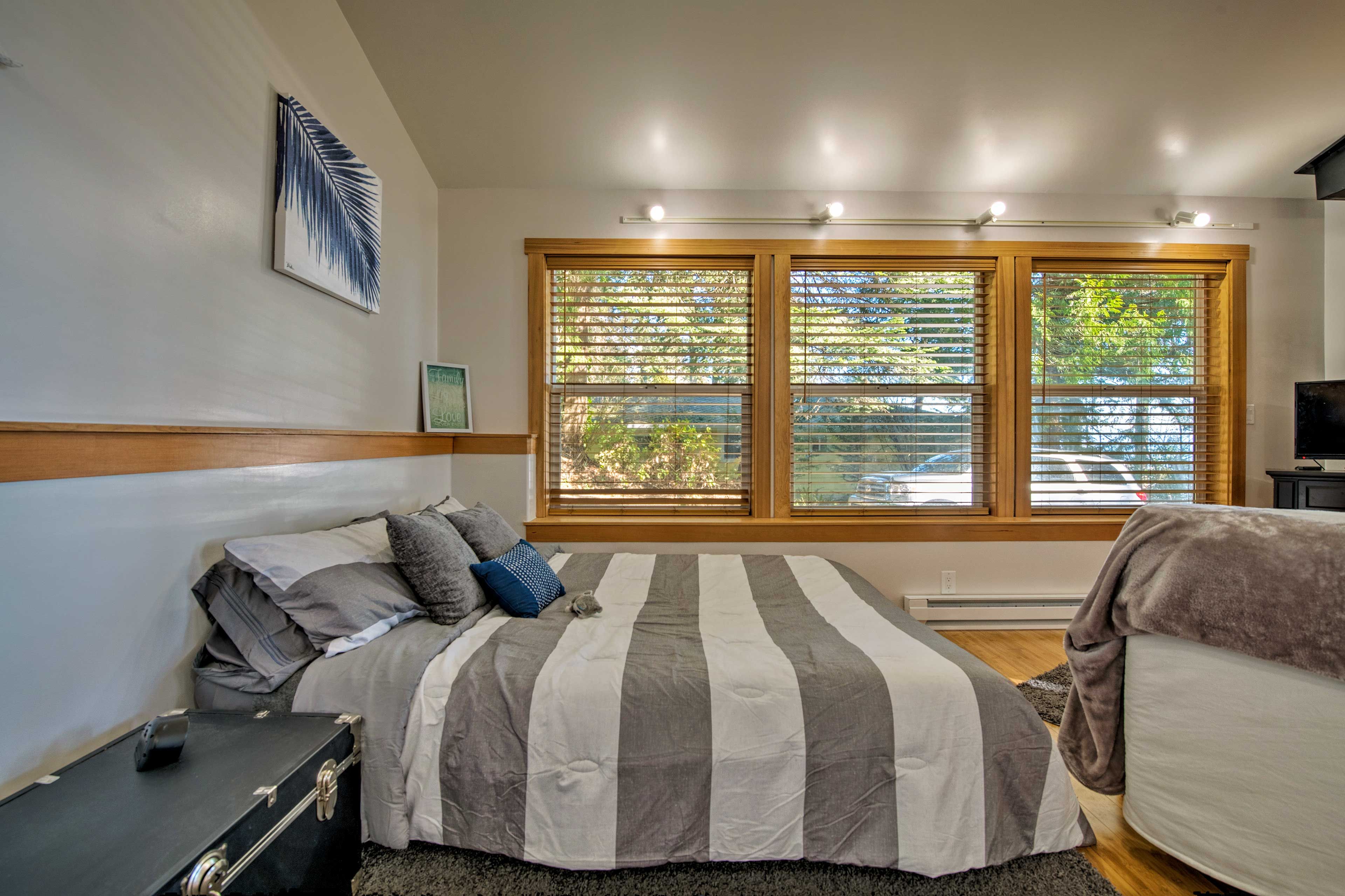 Guest House | Full Bed