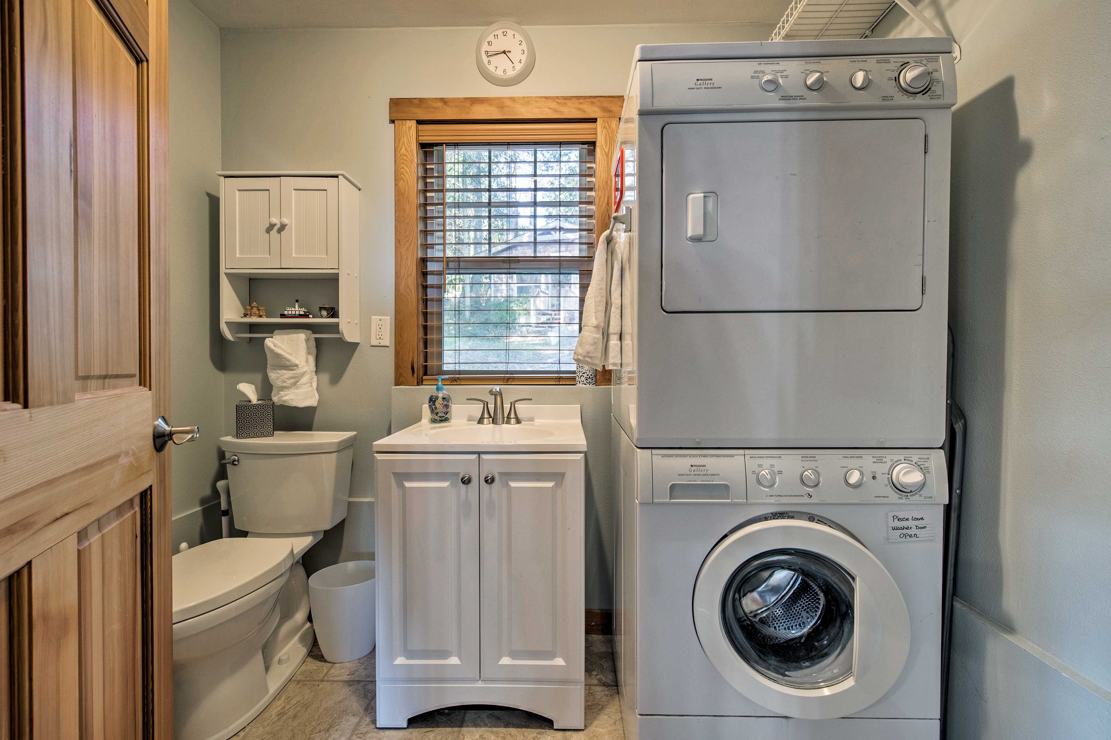 Half Bathroom | Complimentary Toiletries | Washer & Dryer