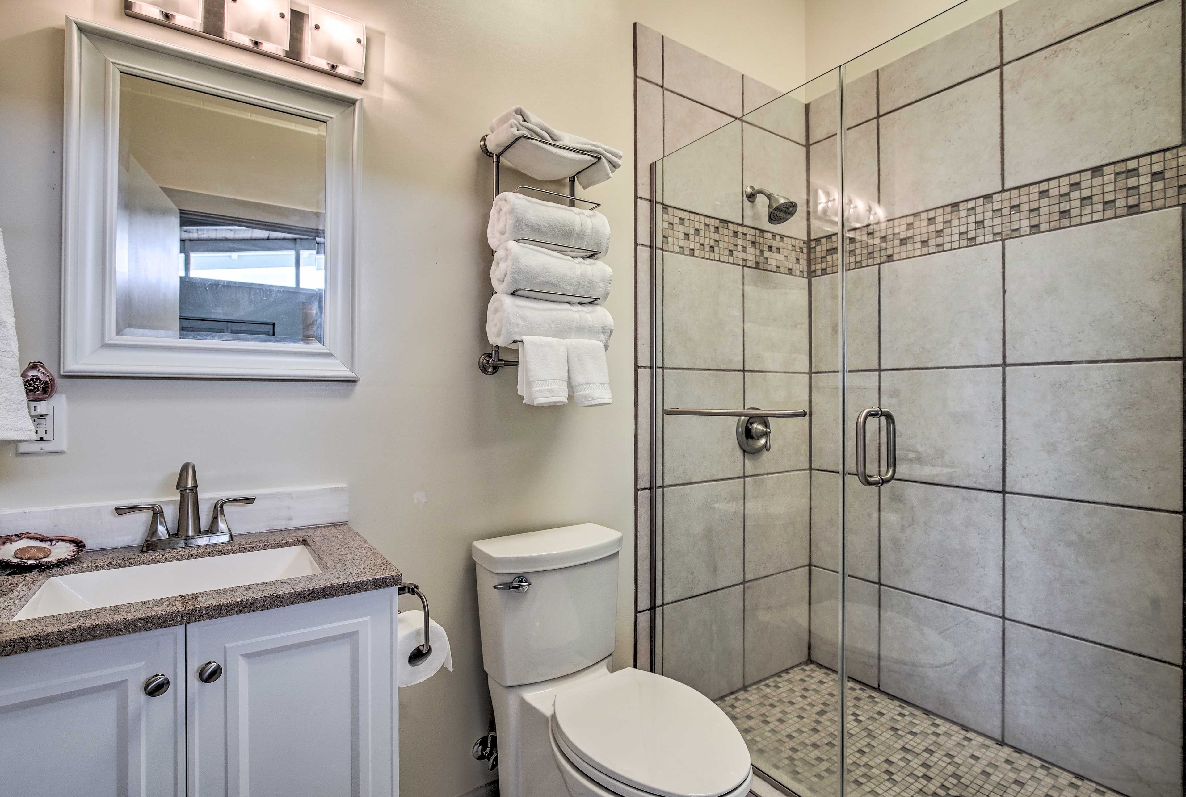 En-Suite Bathroom | Towels & Linens Provided