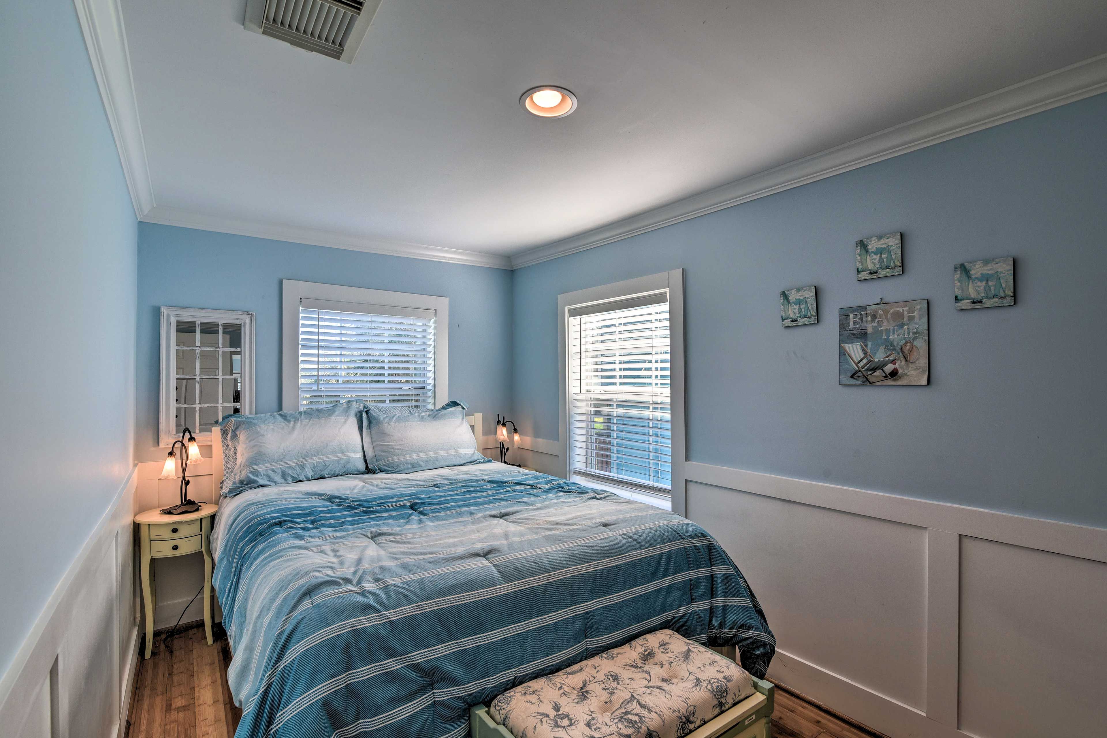 Bedroom 1 | Queen Bed