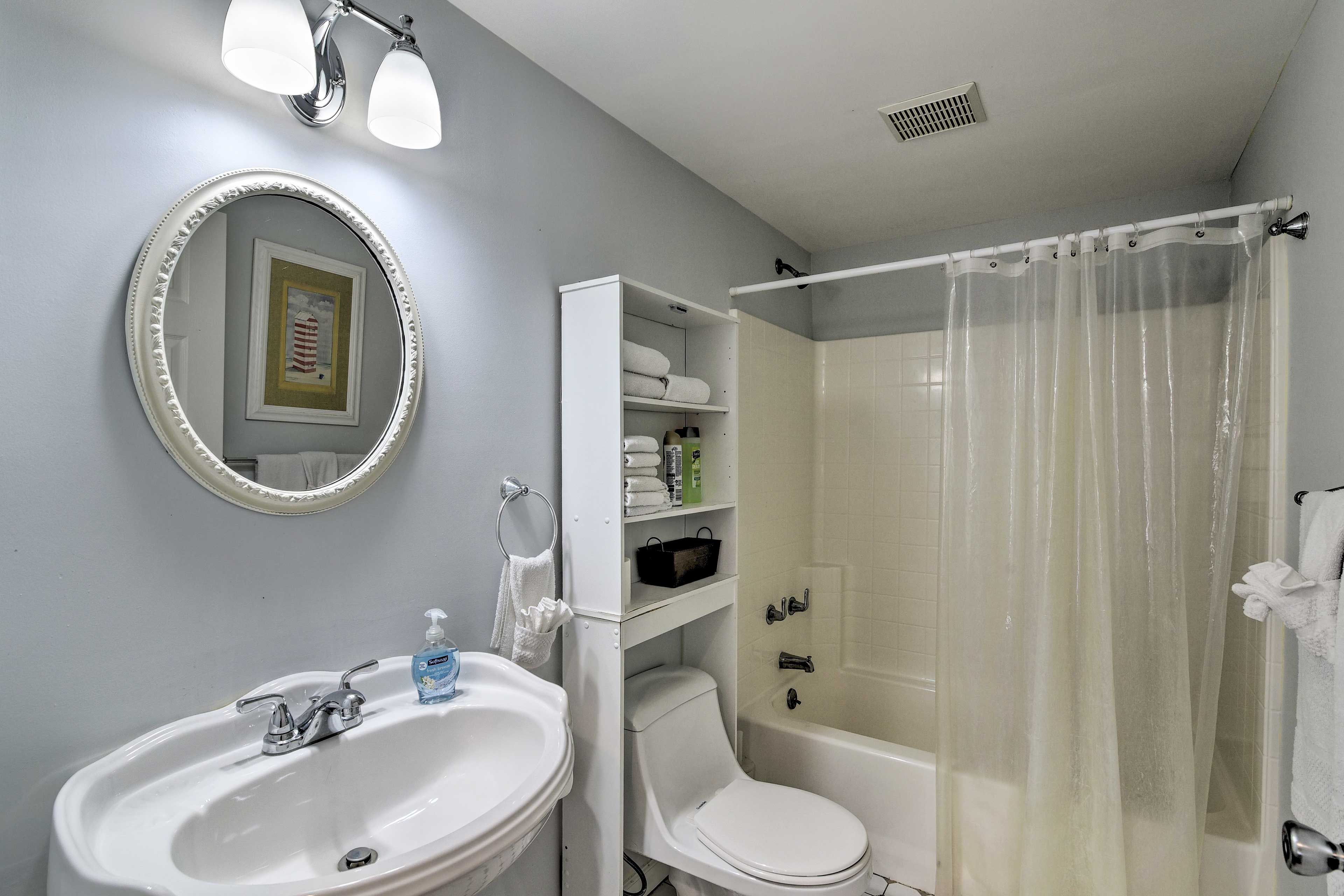 Full Bathroom | Towels & Linens Provided