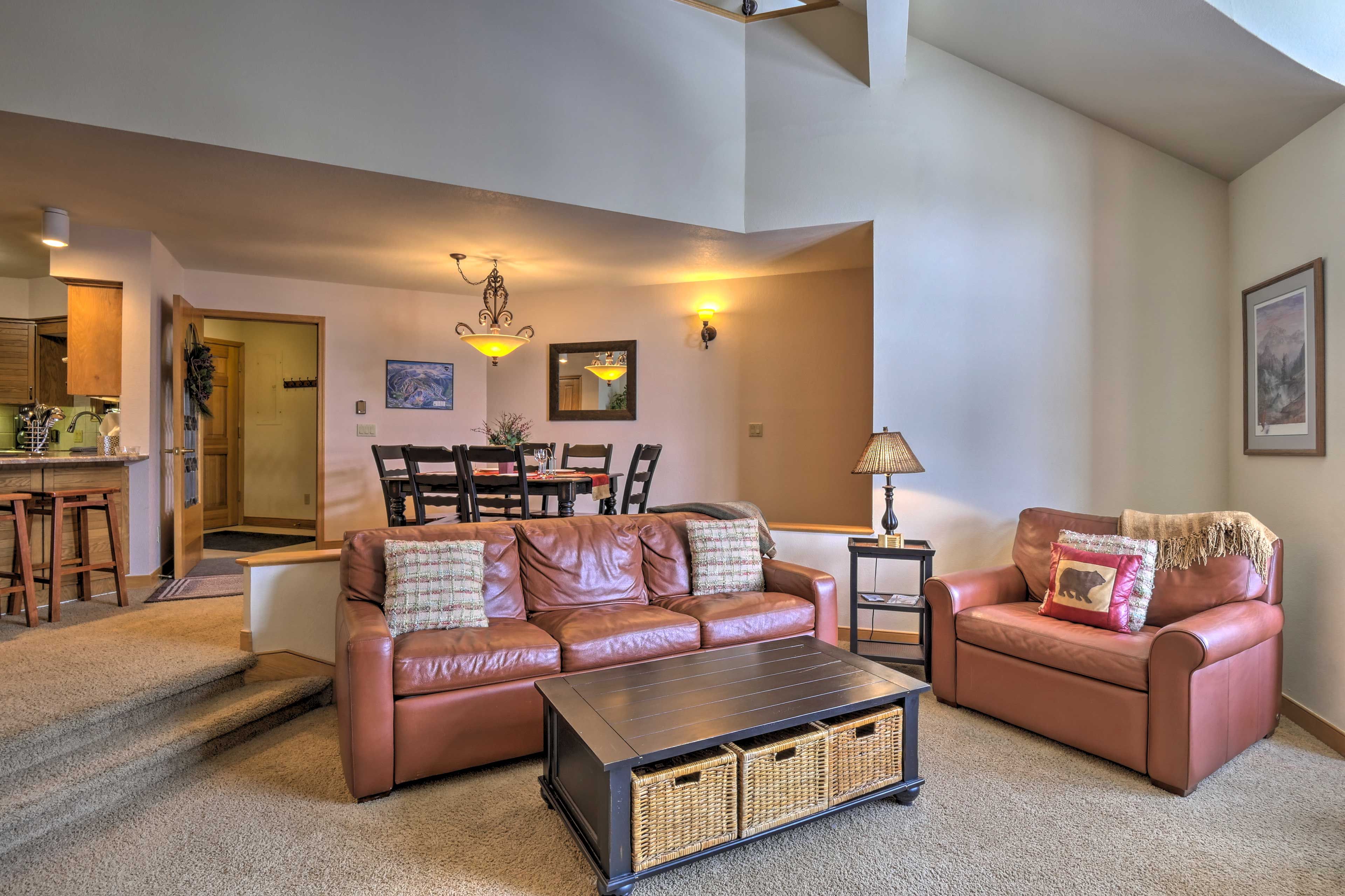 The sofa pulls out to accommodate 2 guests.