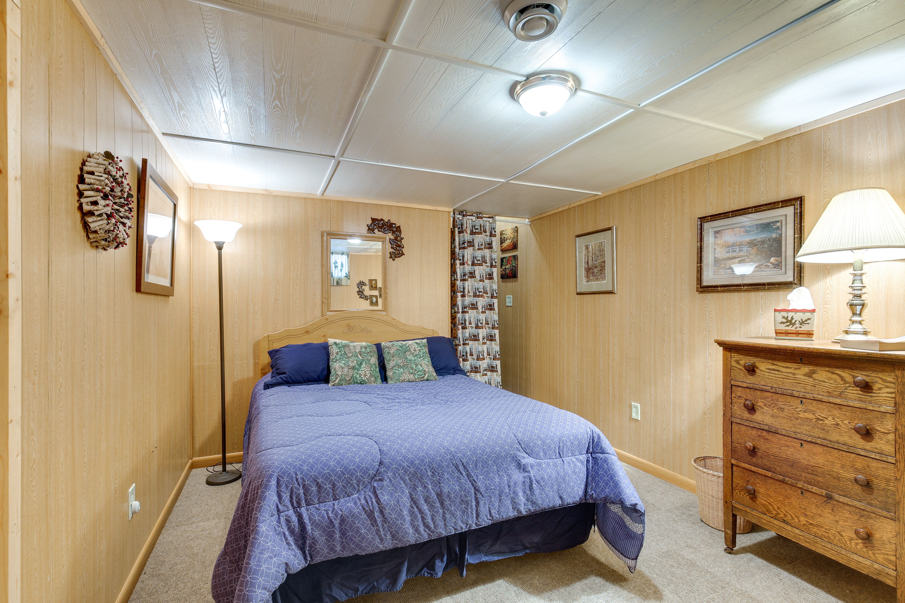 Bedroom 2 | Queen Bed | Lower Level