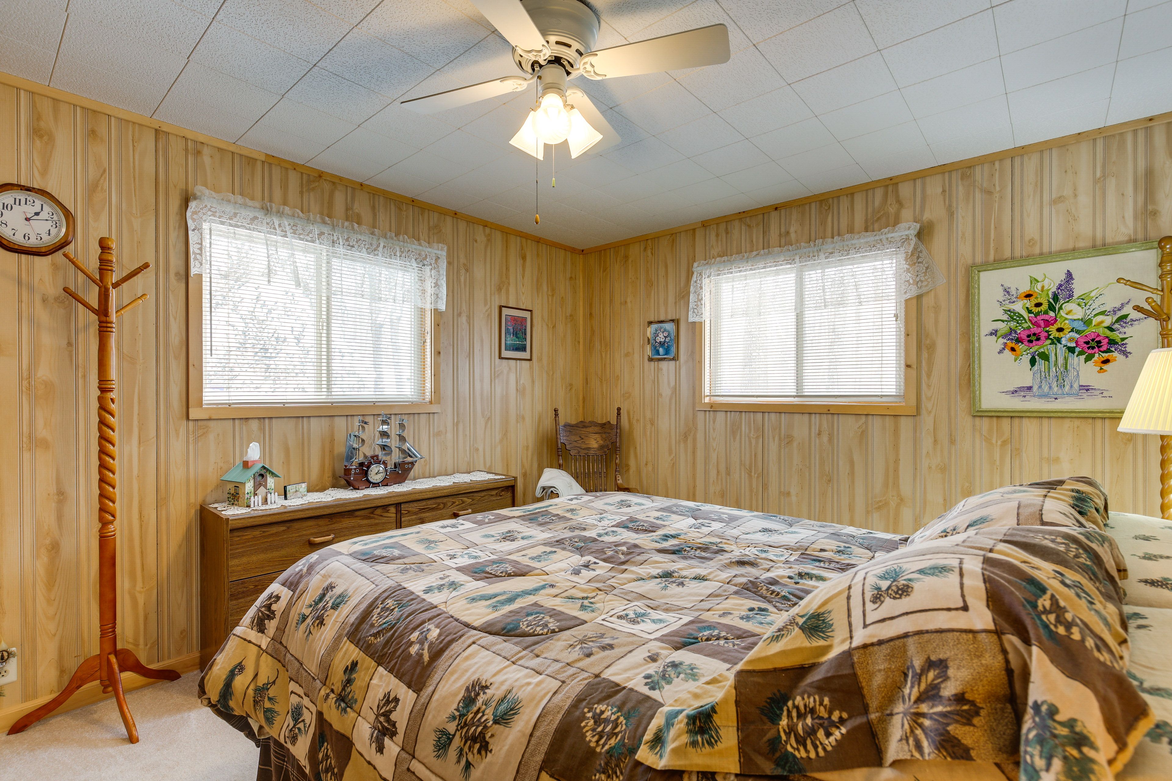 Bedroom 1 | Queen Bed | Main Floor