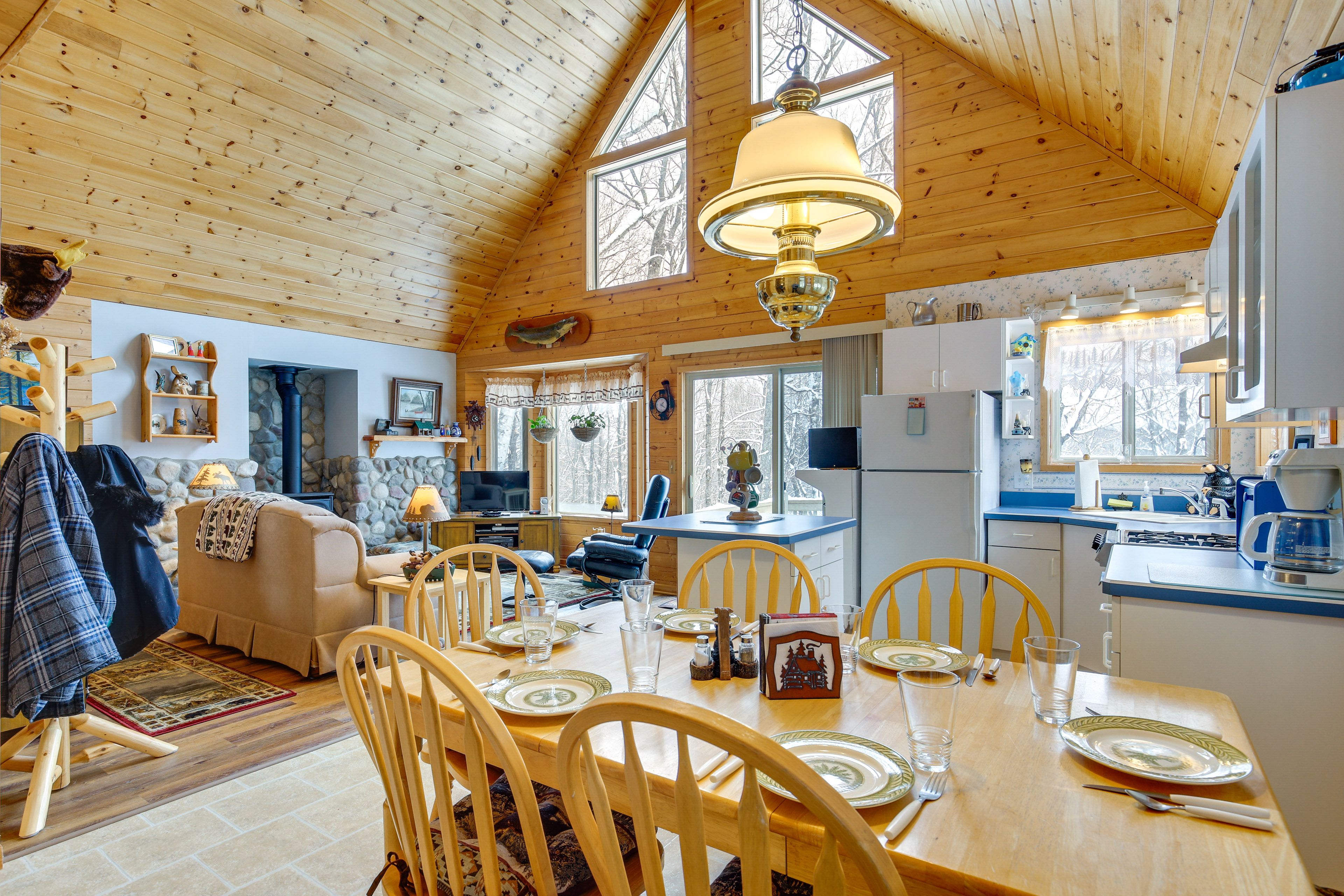 Exeland Vacation Rental | 2BR | 1BA | 950 Sq Ft | 2 Steps to Access