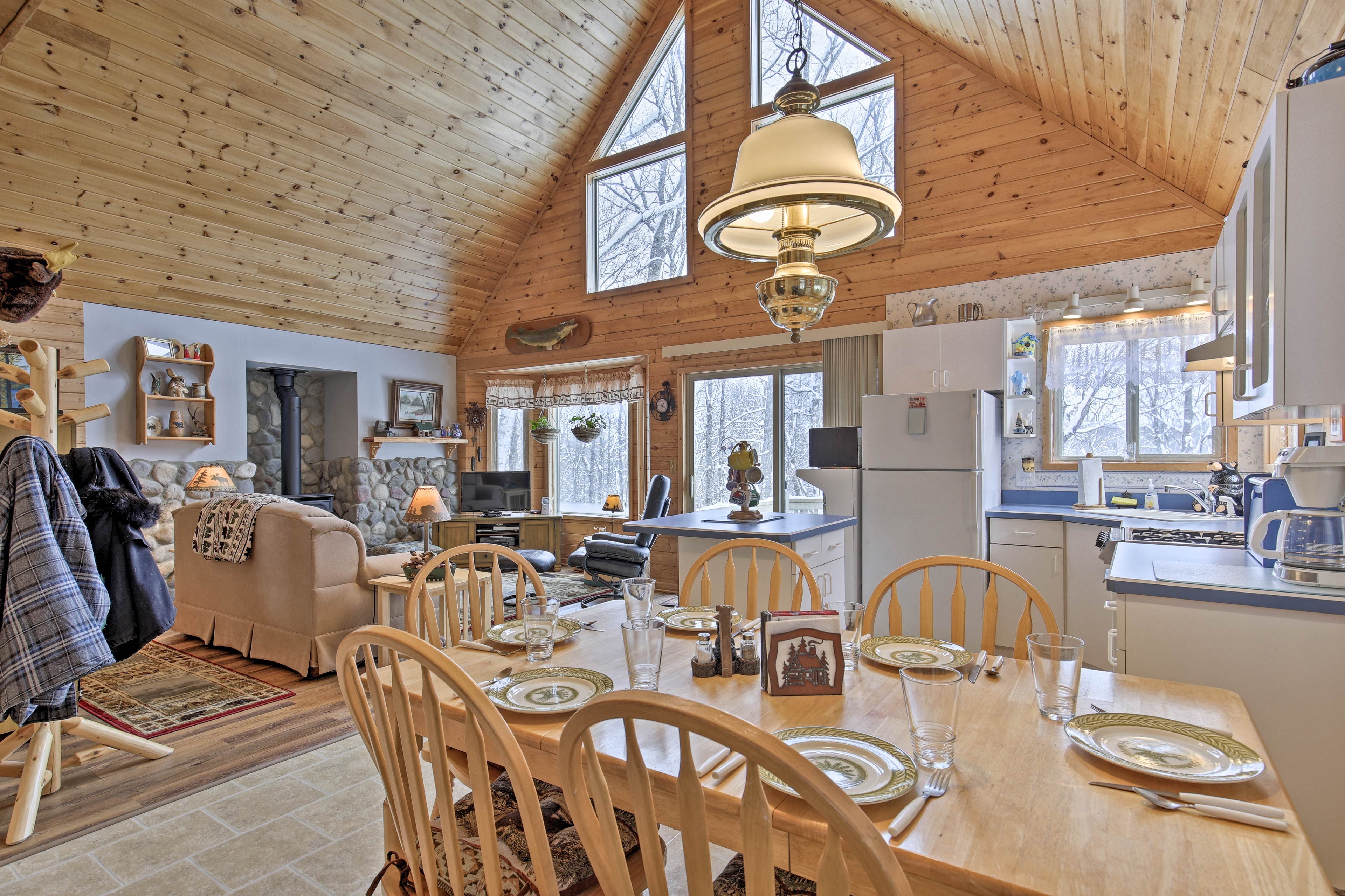 Exeland Vacation Rental | 2BR | 1BA | 950 Sq Ft | 2 Steps to Access