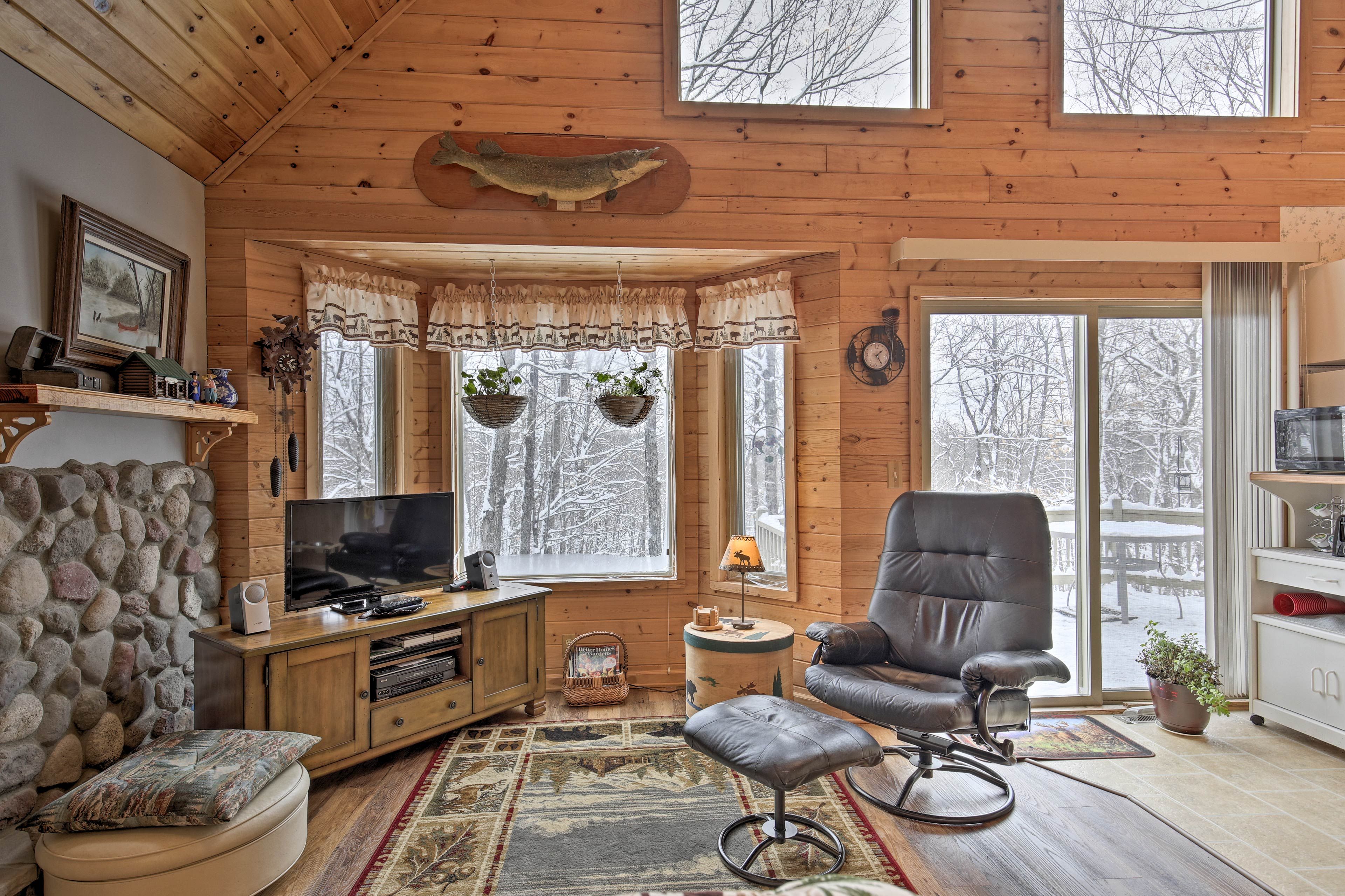 Living Room Area | Gas Fireplace | Board Games
