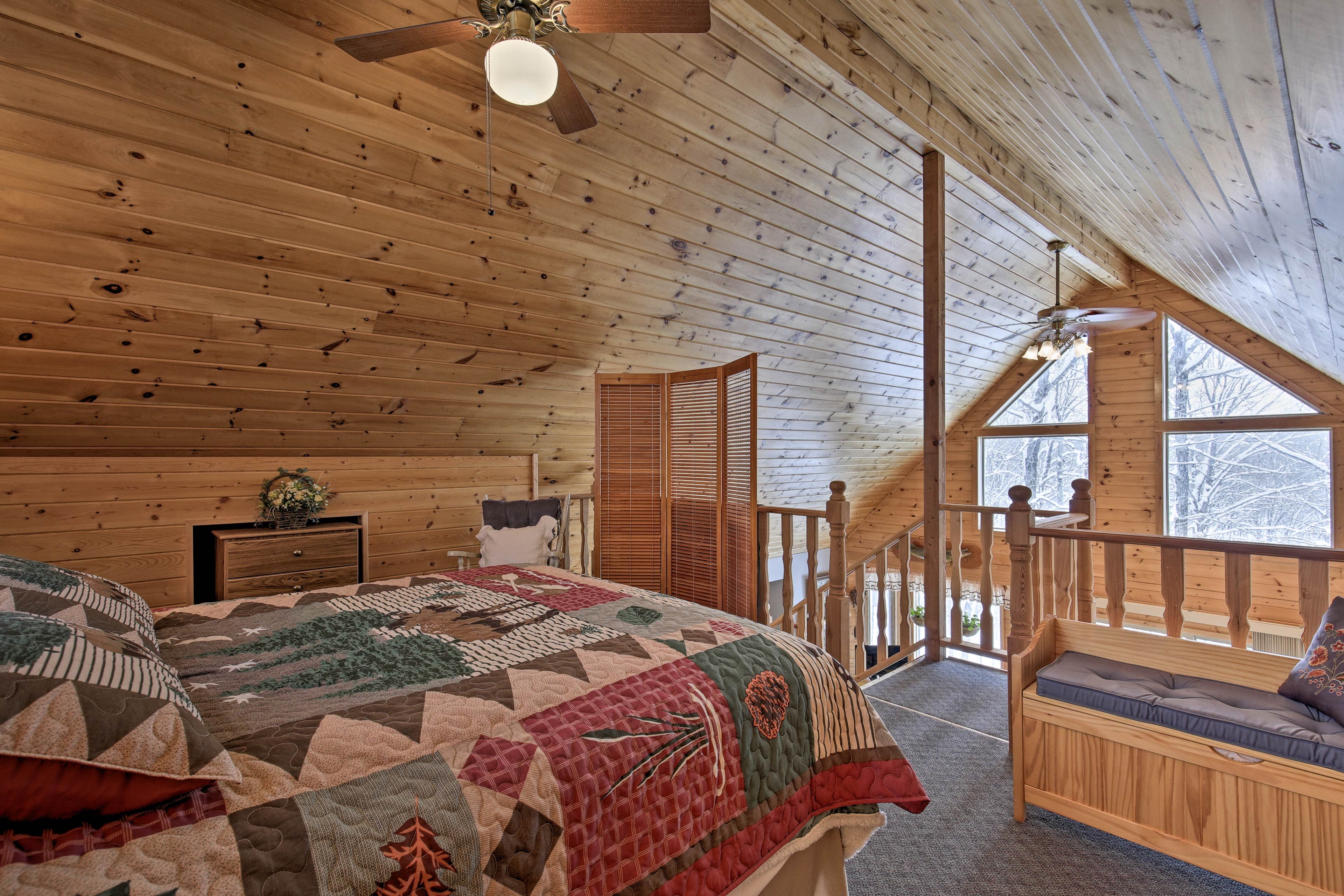 Loft | Queen Bed