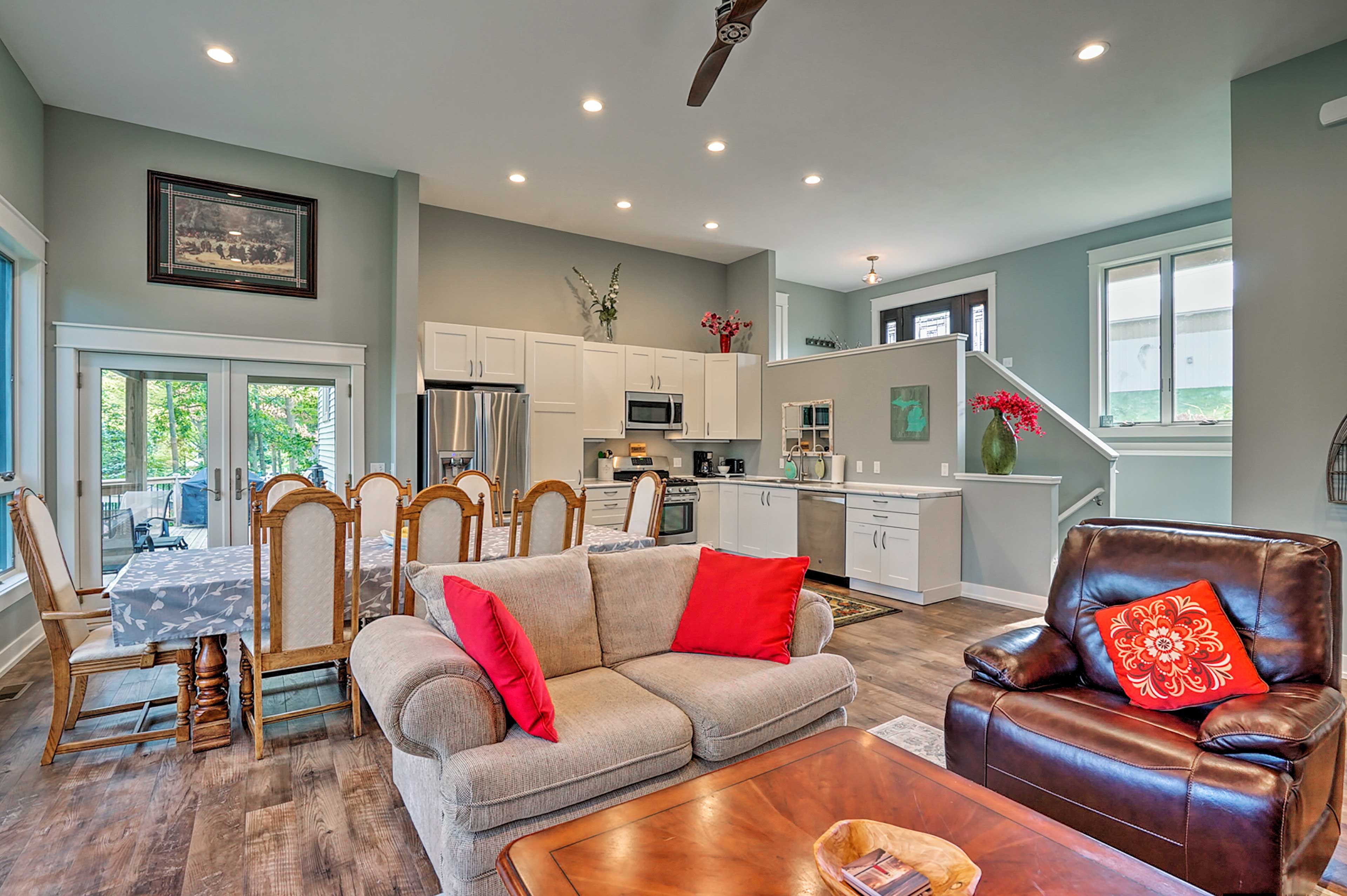 Interior | Open Floor Plan | Free WiFi