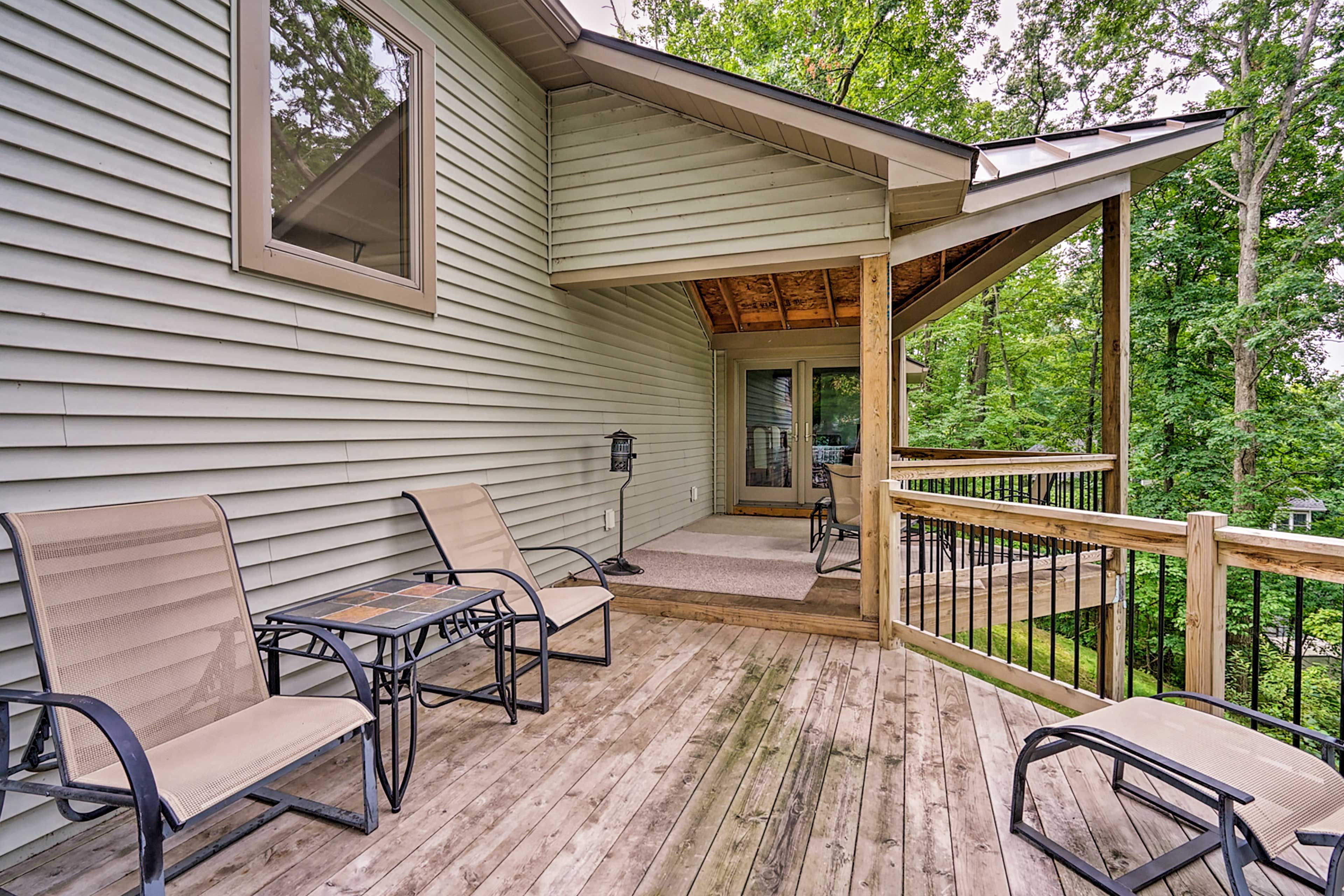 Private Deck w/ Seating | Gas Grill