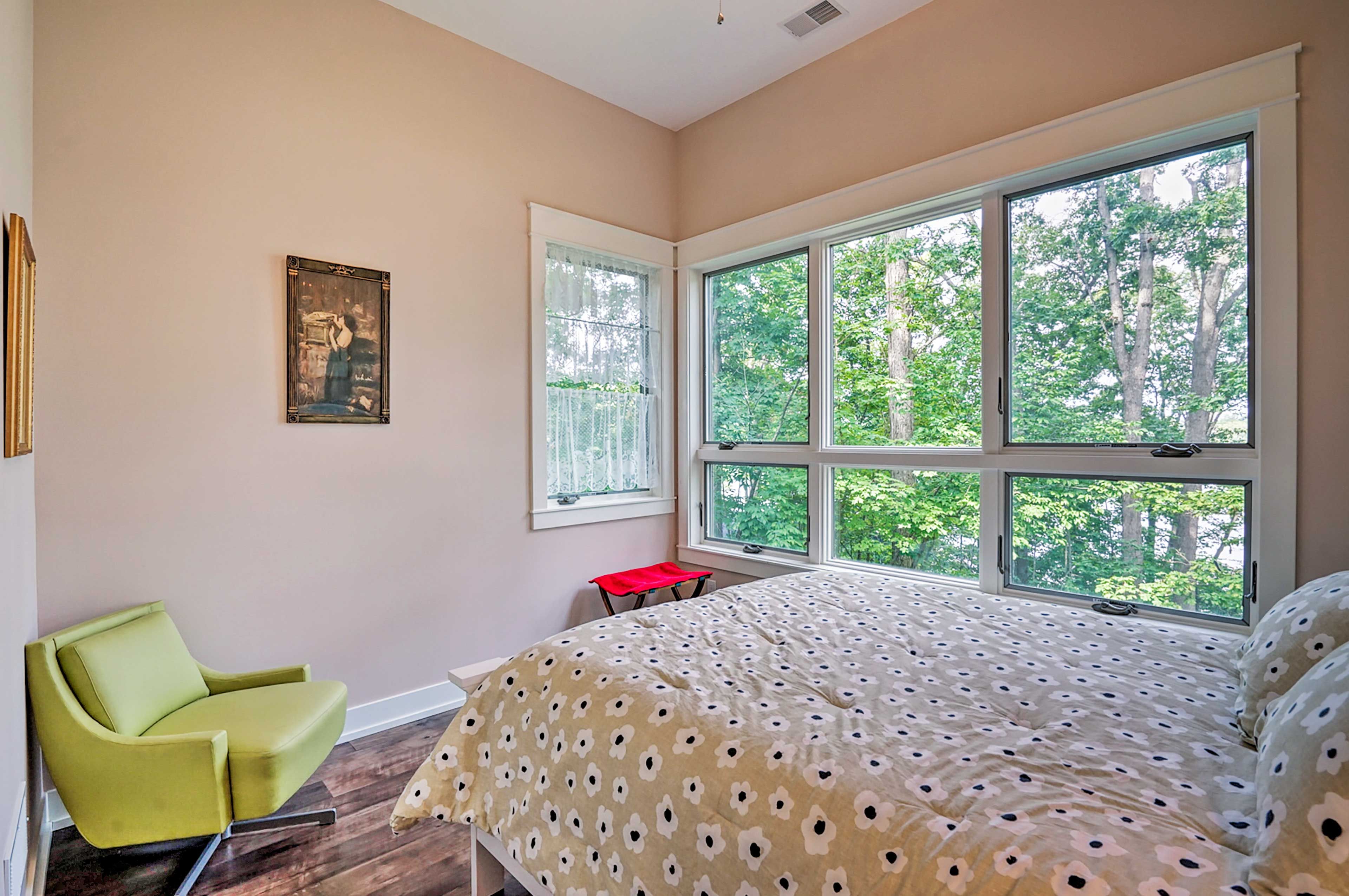 Bedroom 3 | Queen Bed
