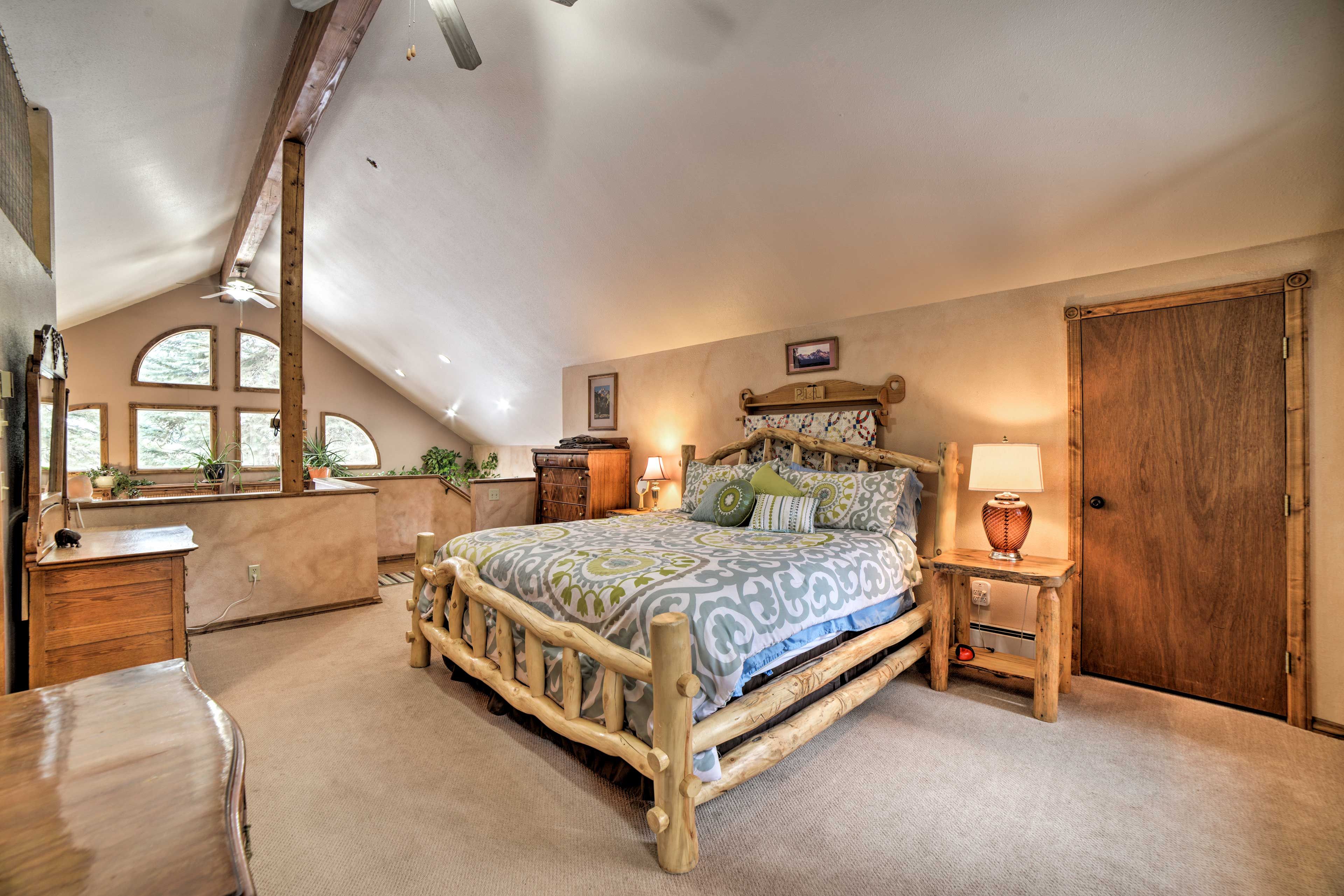 Loft | King Bed | En-Suite Bathroom