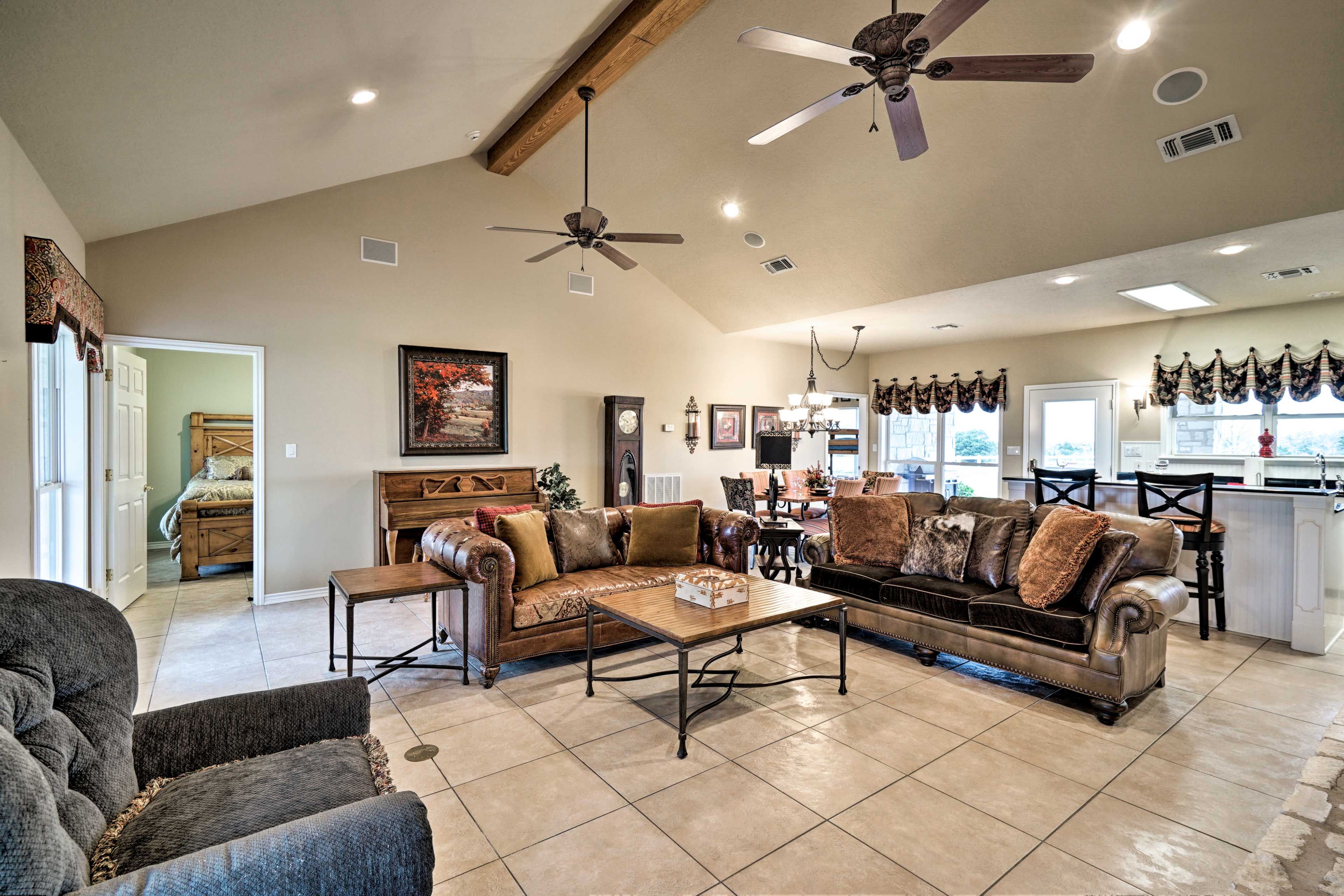 Interior | Open Floor Plan | Free WiFi | Fireplace (Decorative Only) | Cable TV
