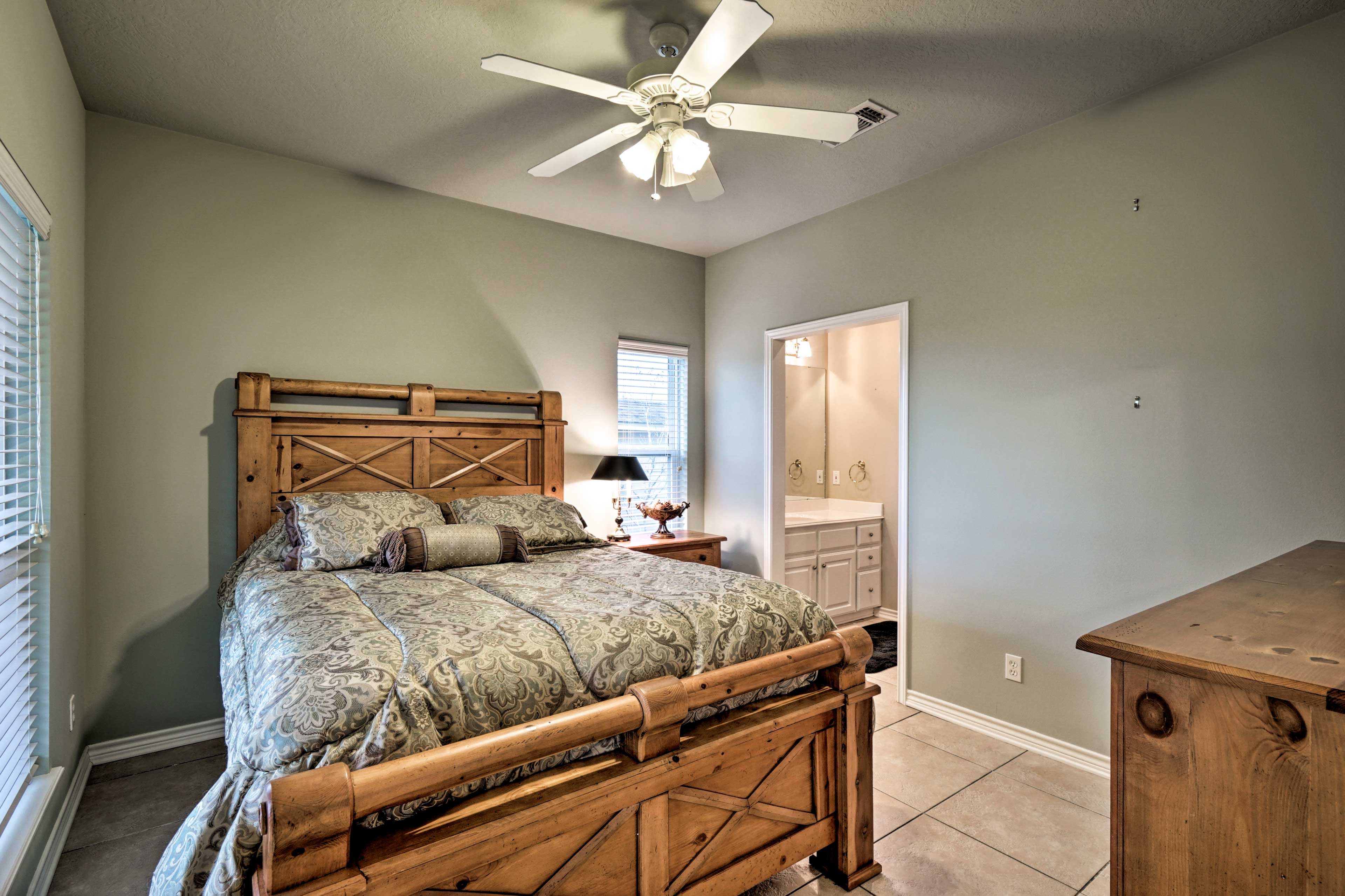 Bedroom 2 | Queen Bed | En-Suite Bathroom