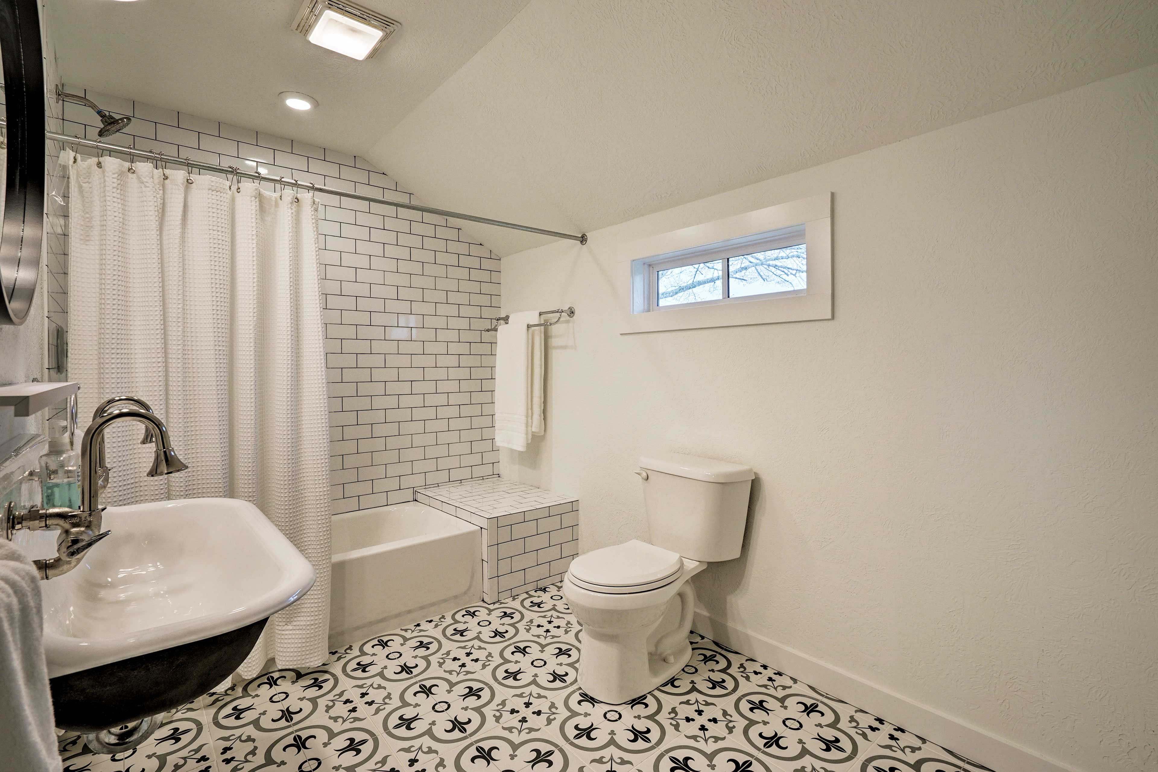 Full Bathroom | Hair Dryer