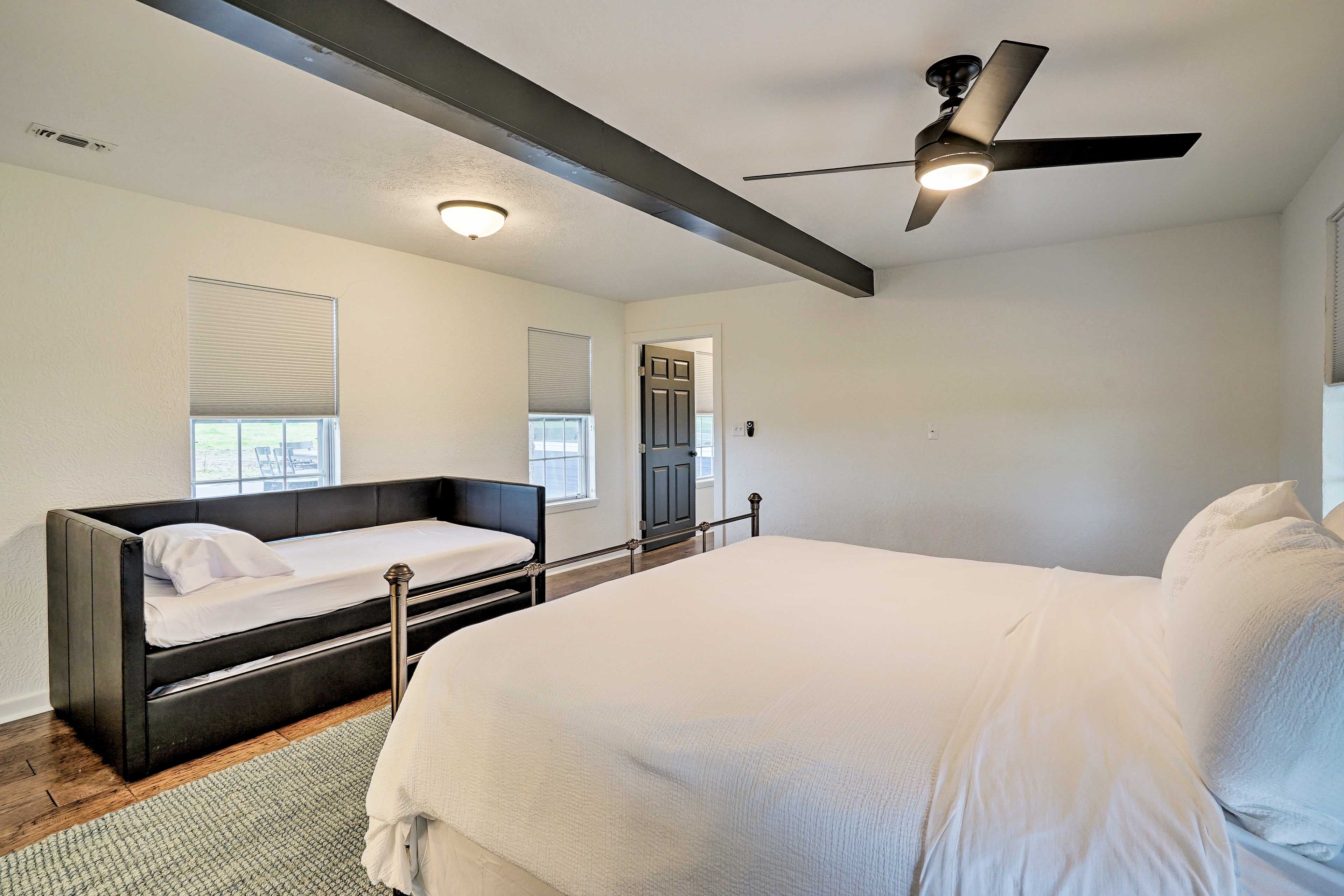 Bedroom 1 | King Bed | Twin Bed w/ Twin Trundle