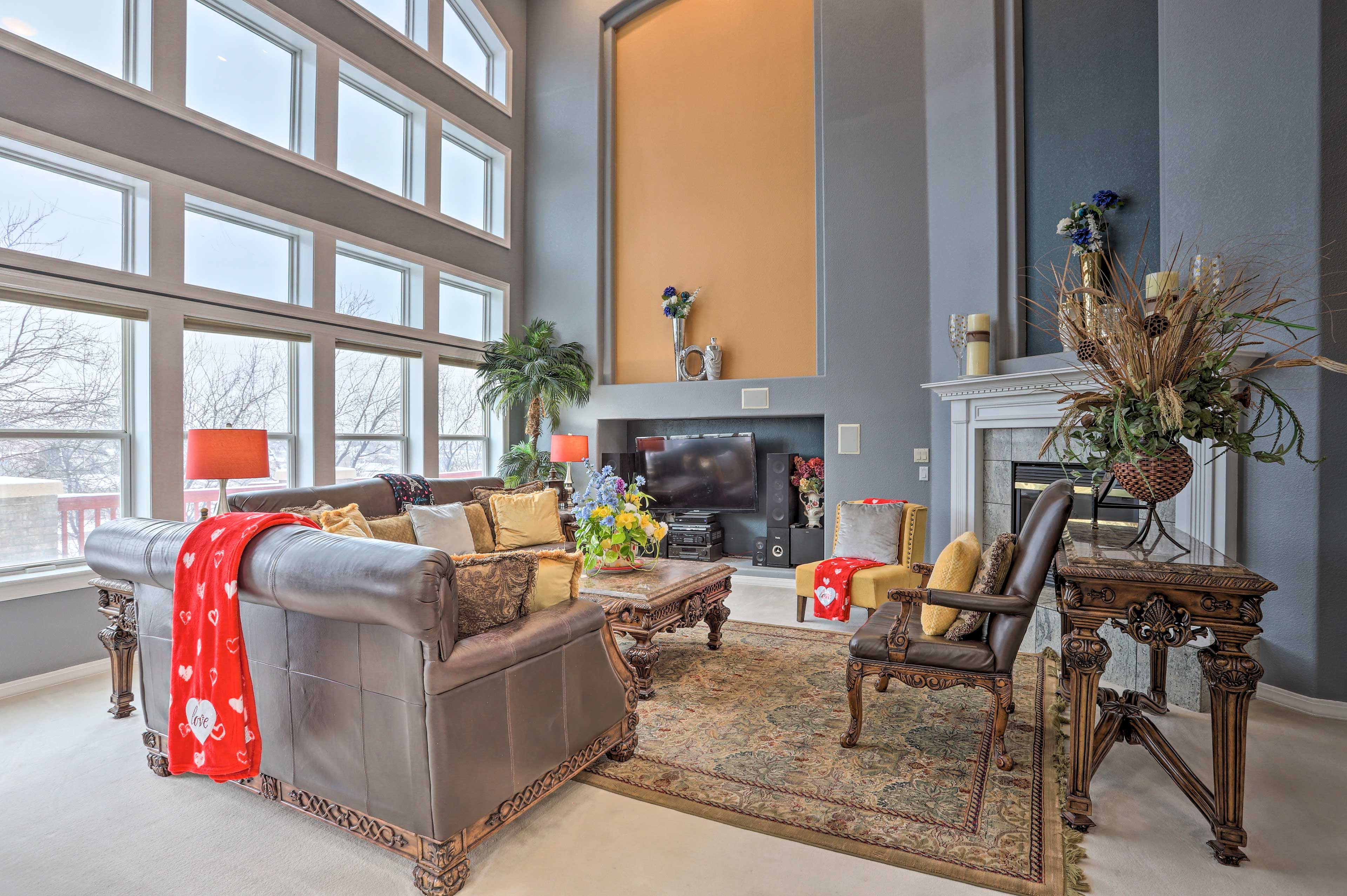 Family Room | Stereo | Fireplace