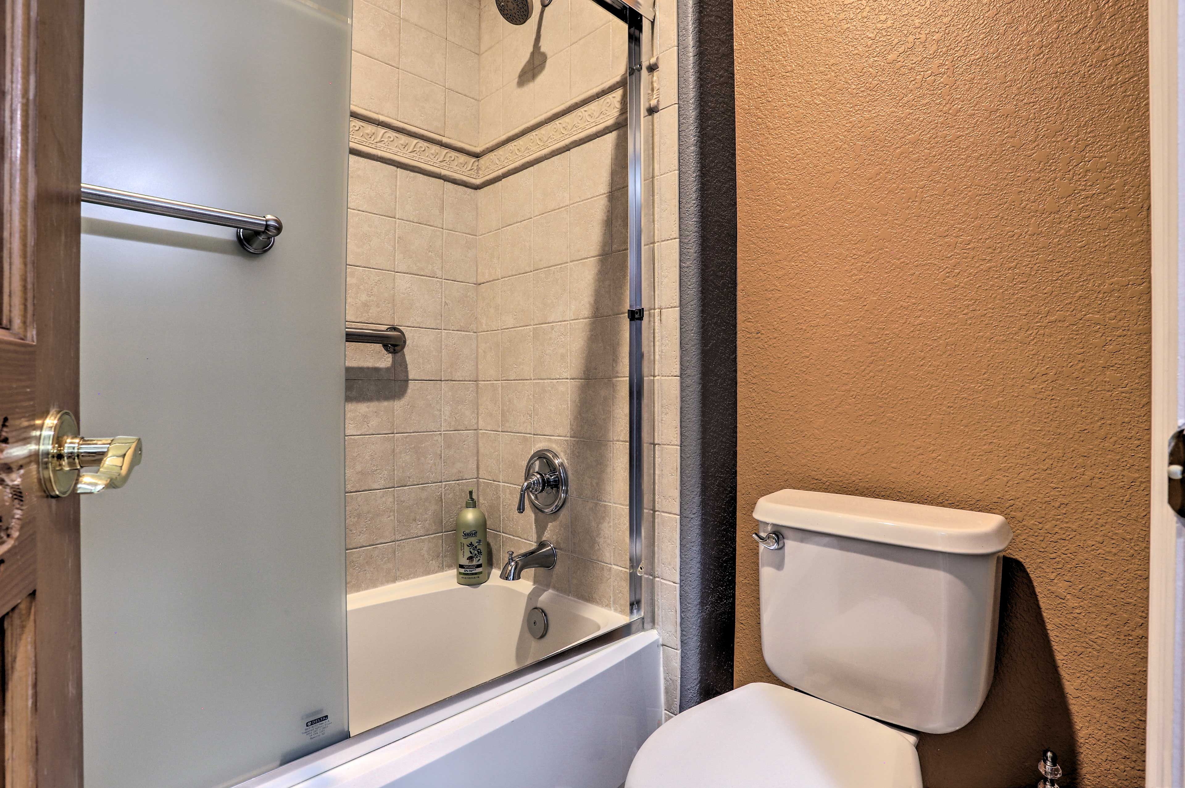 Full Bathroom | 2nd Floor