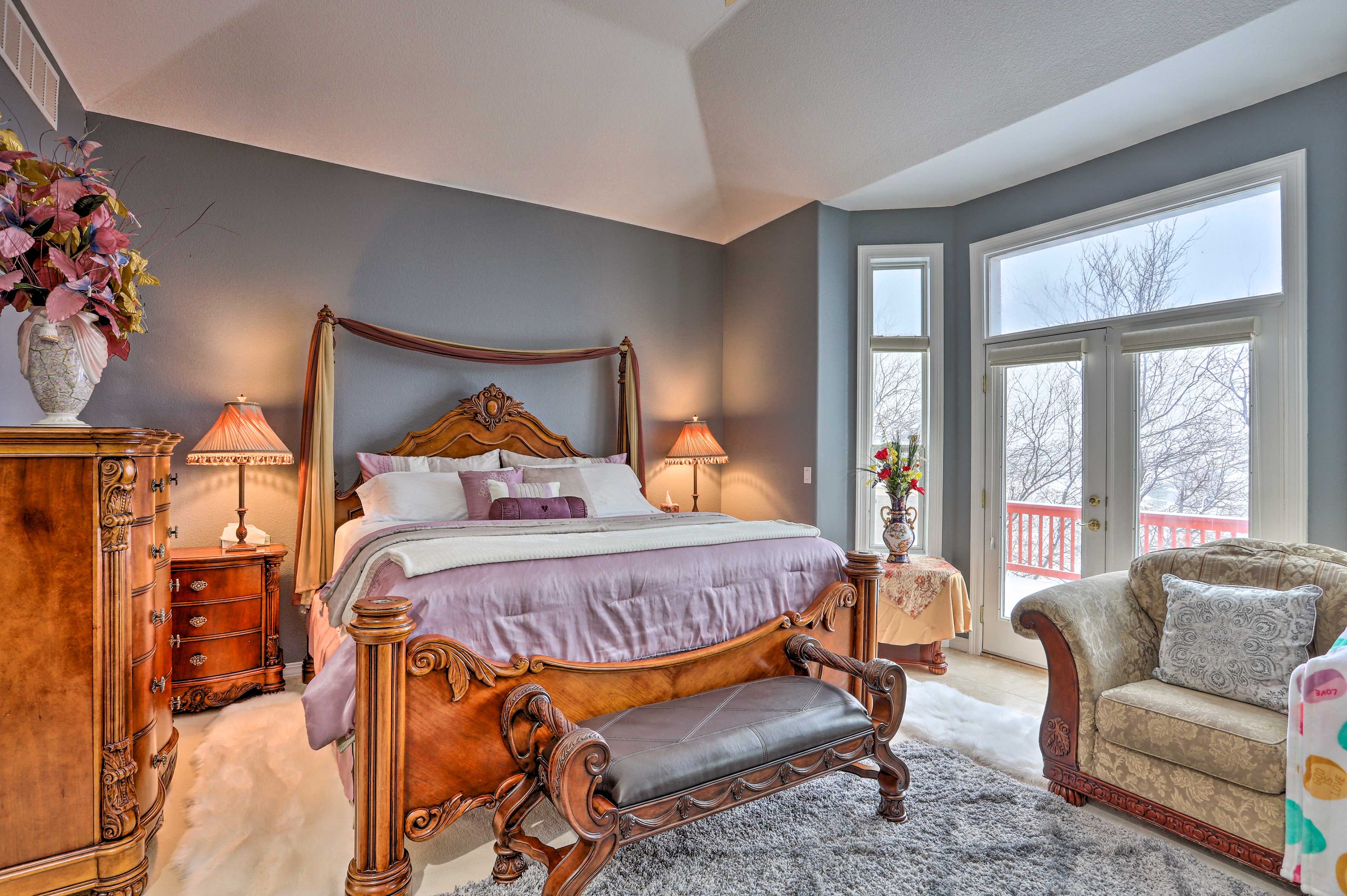 Bedroom 1 | King Bed | 1st Floor | Linens Provided | En-Suite Bathroom