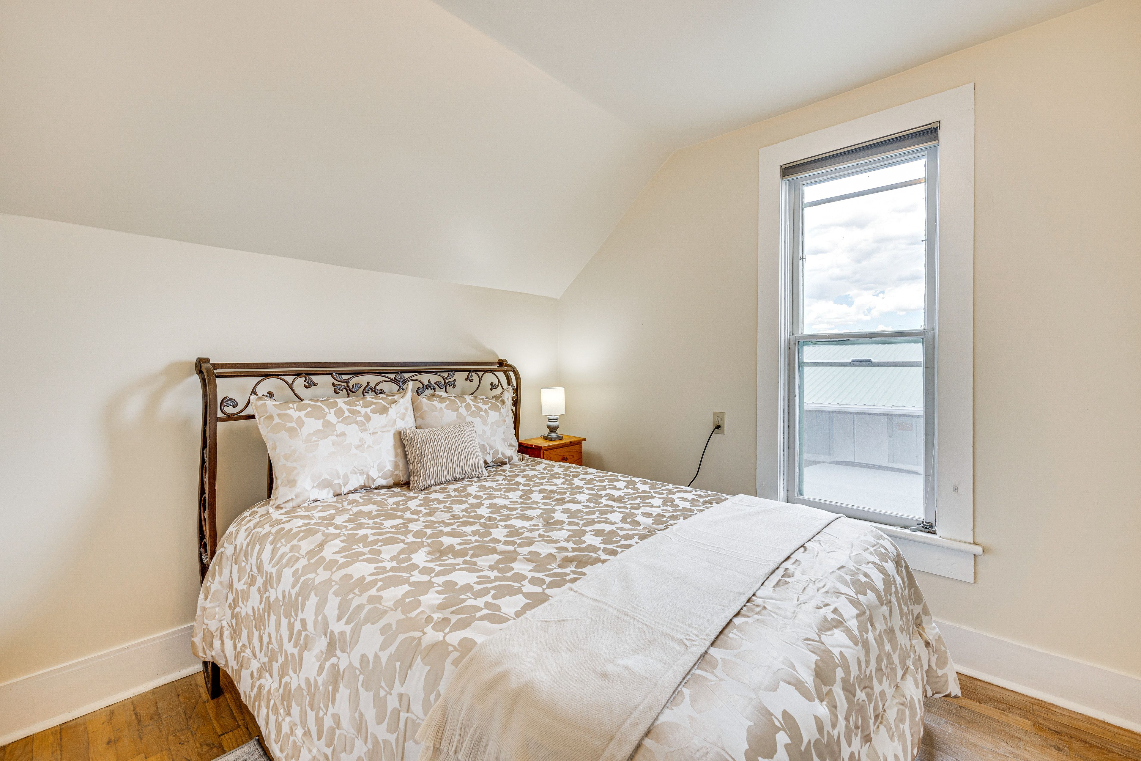 Bedroom 5 | Full Bed | 2nd Floor