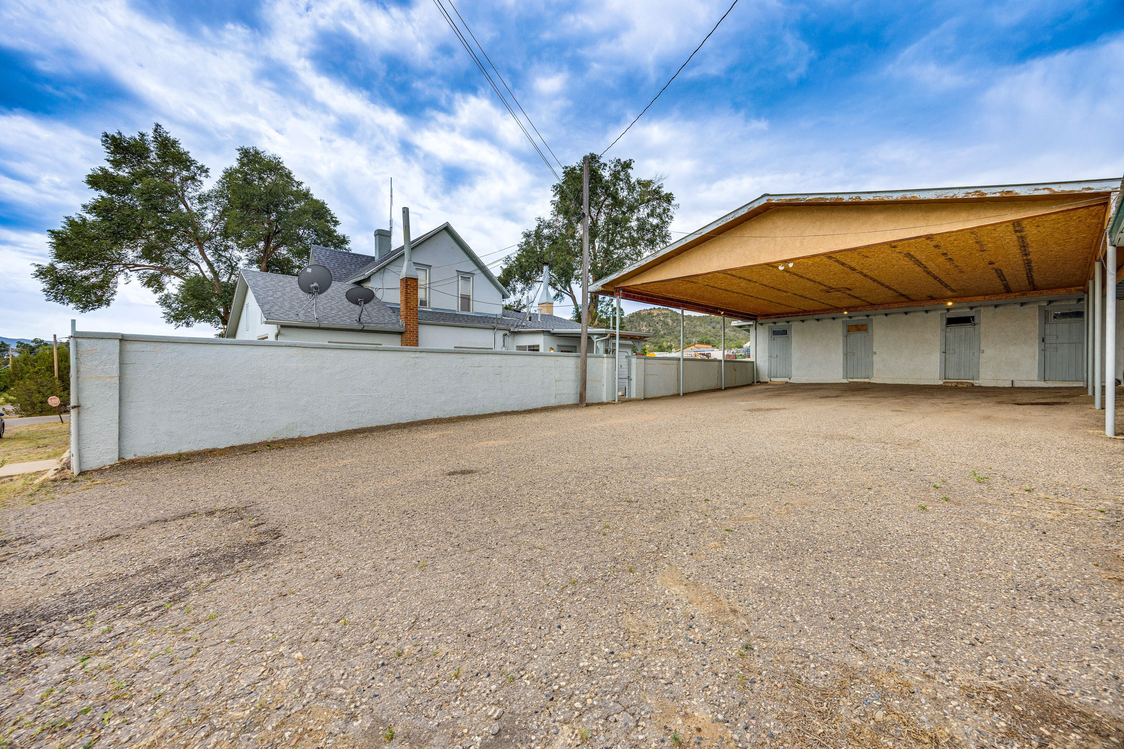 Parking | Covered Parking (8 Vehicles)