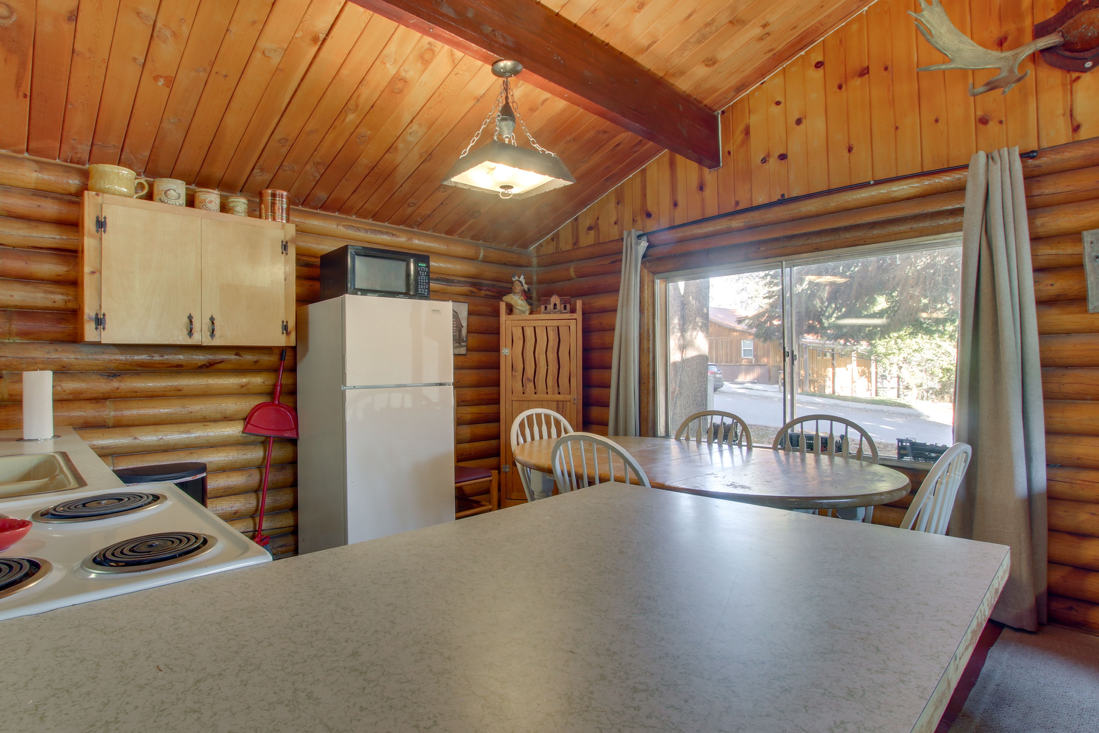 Kitchen | Cooking Basics | Dining Area | Dishes & Flatware Provided