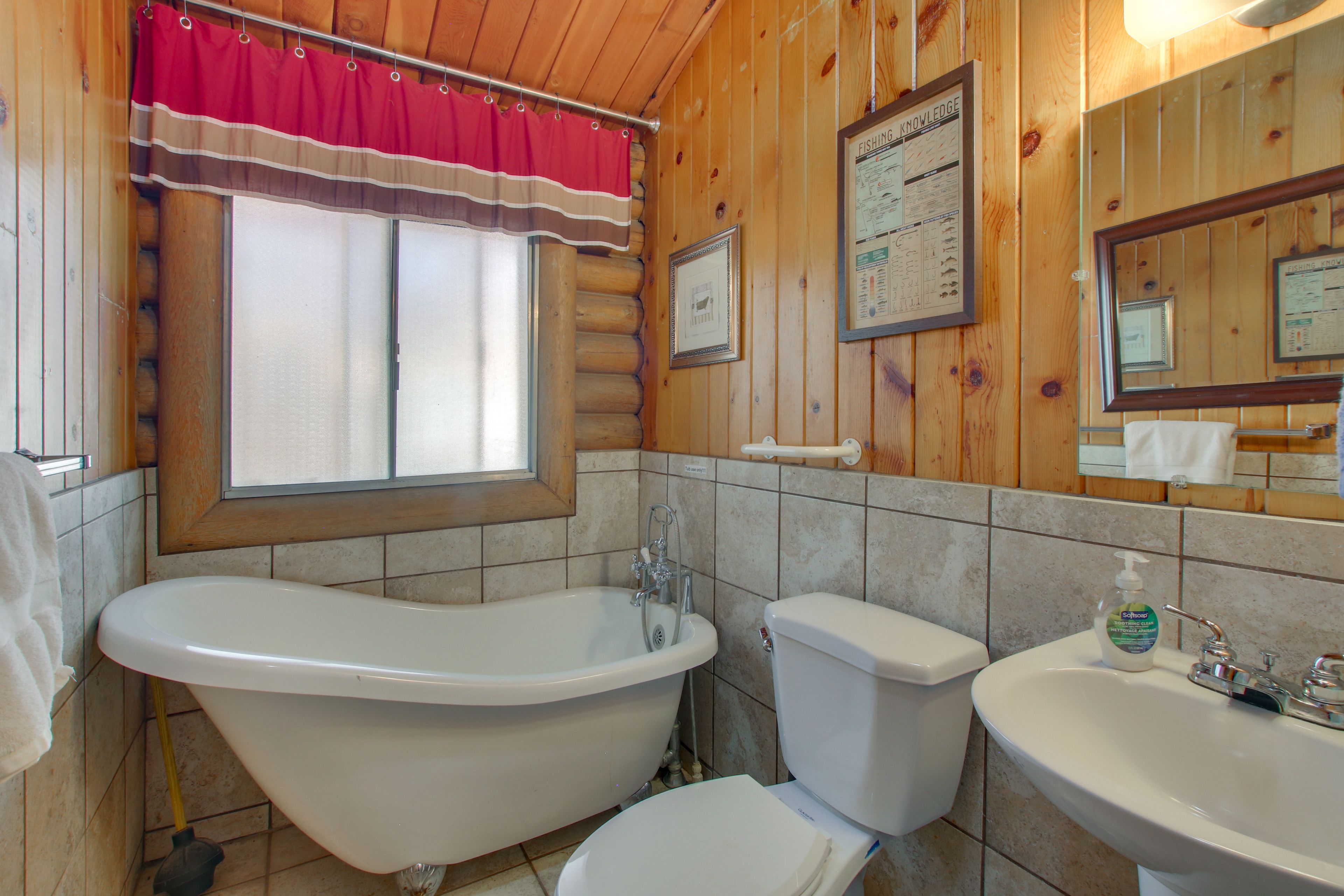Full Bathroom | Soaking Tub