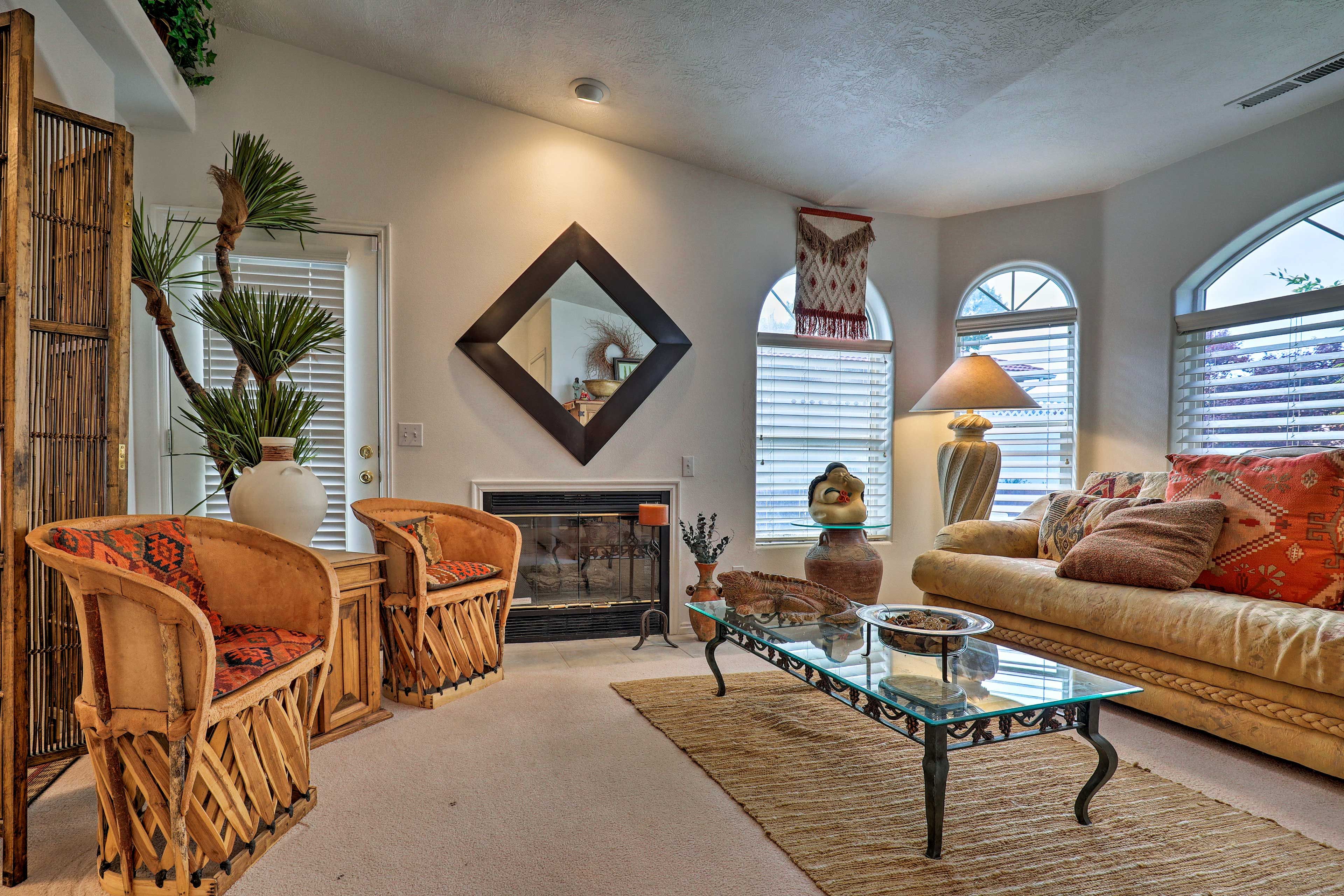 Living Room | Free WiFi | Fireplace | Cable TV | Central Heating