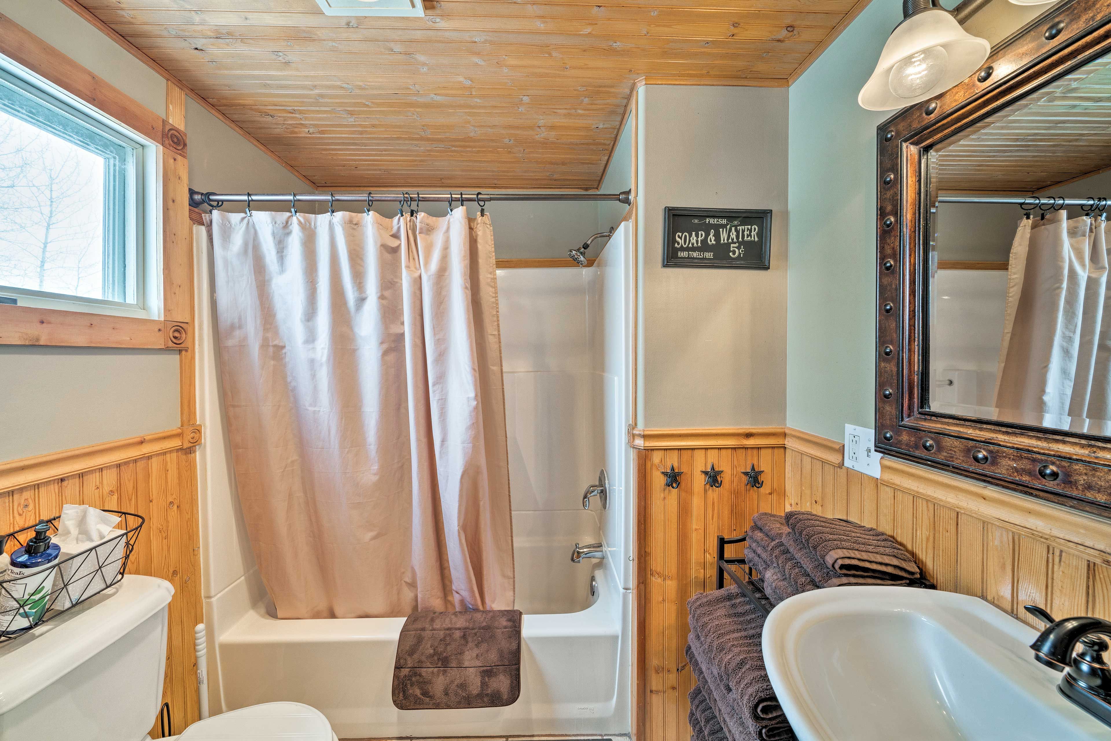 Full Bathroom | 1st Floor