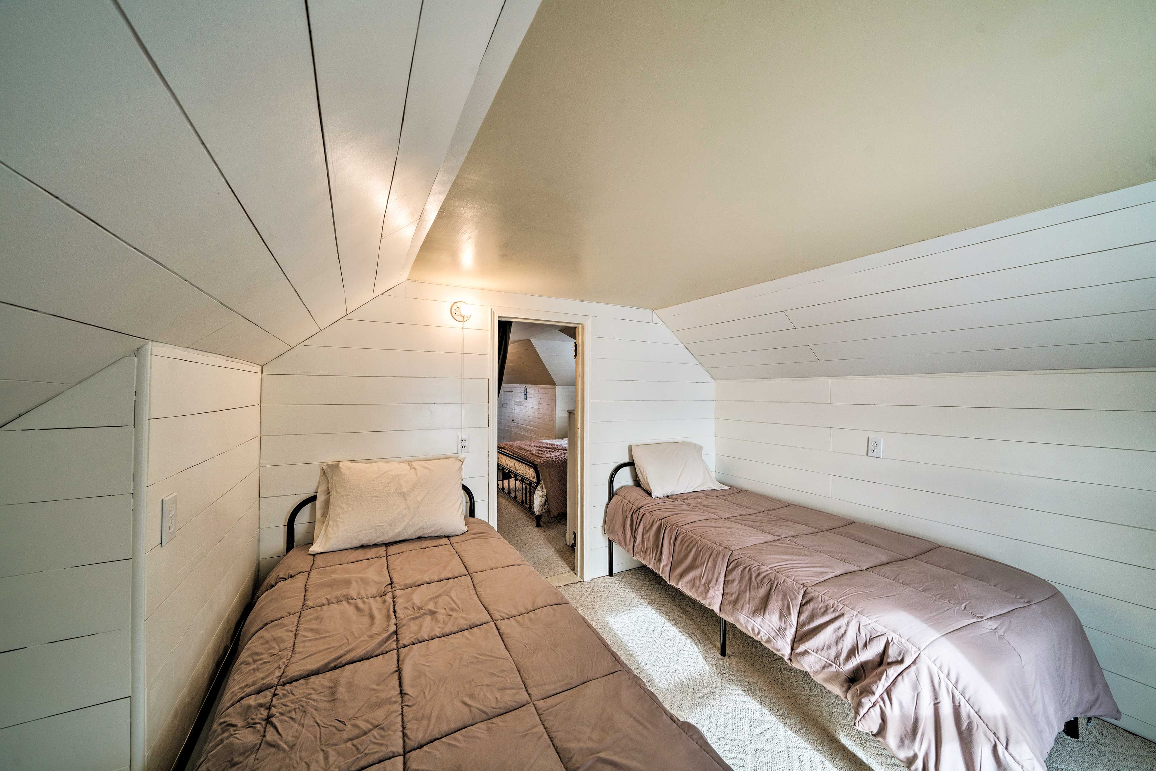 Bedroom 3 (Through Bedroom 2) | 2 Twin Beds | 2nd Floor