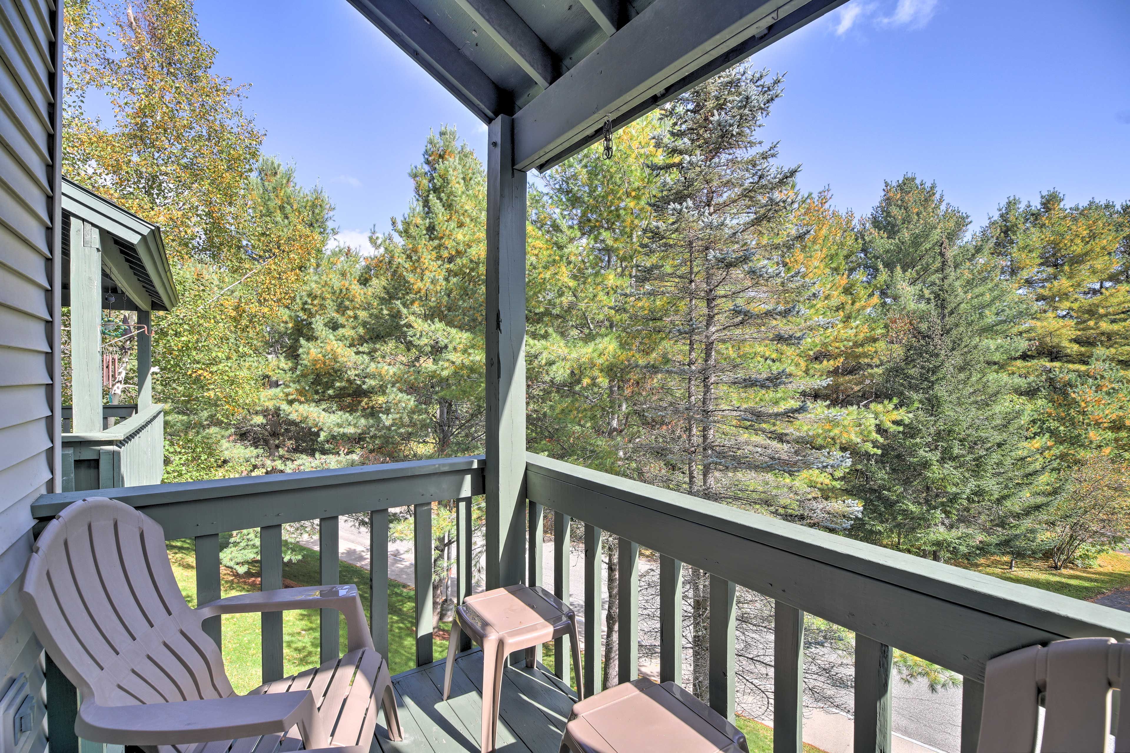 Private Balcony w/ Seating