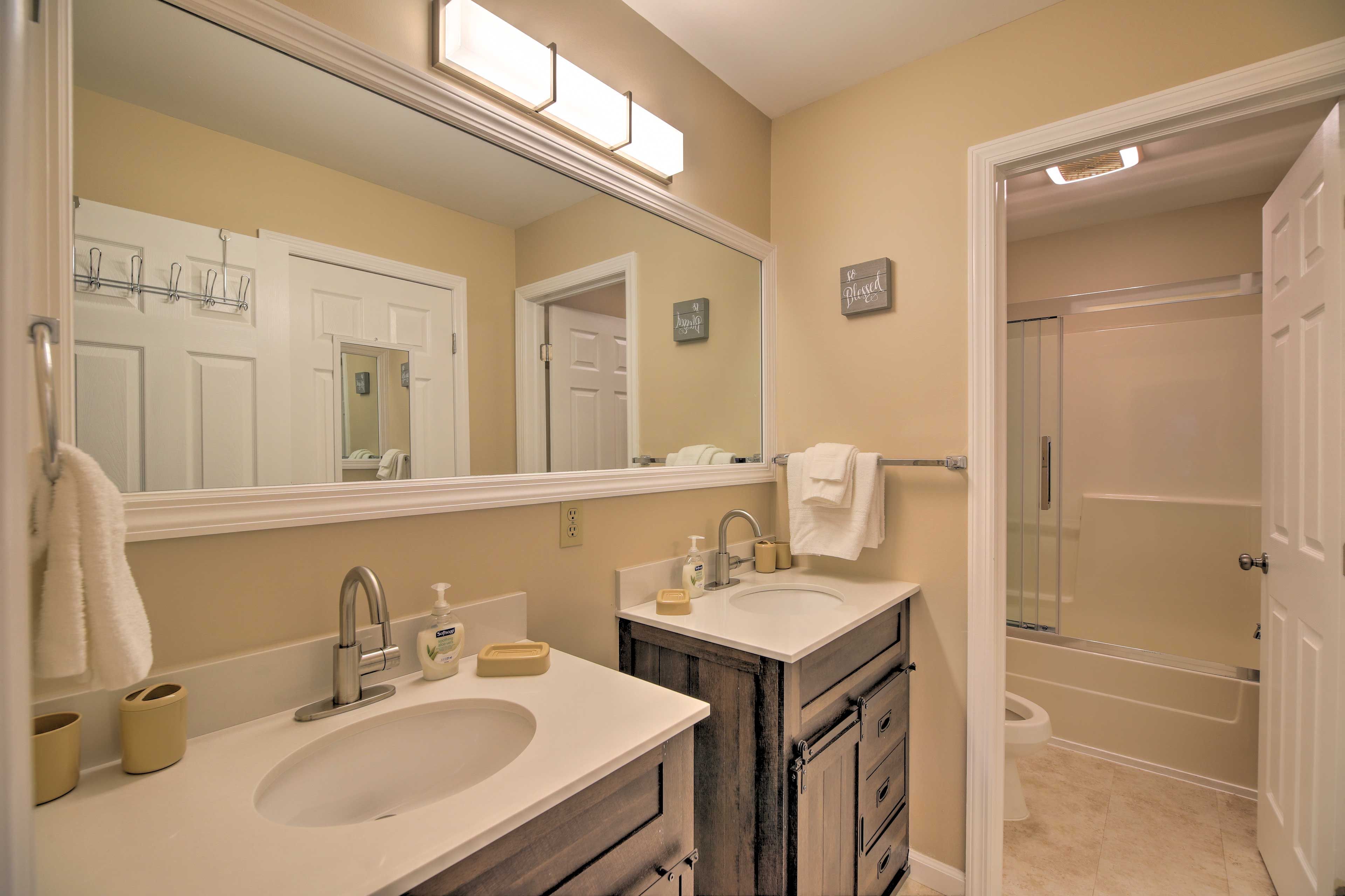 En-Suite Bathroom | Towels & Linens Provided