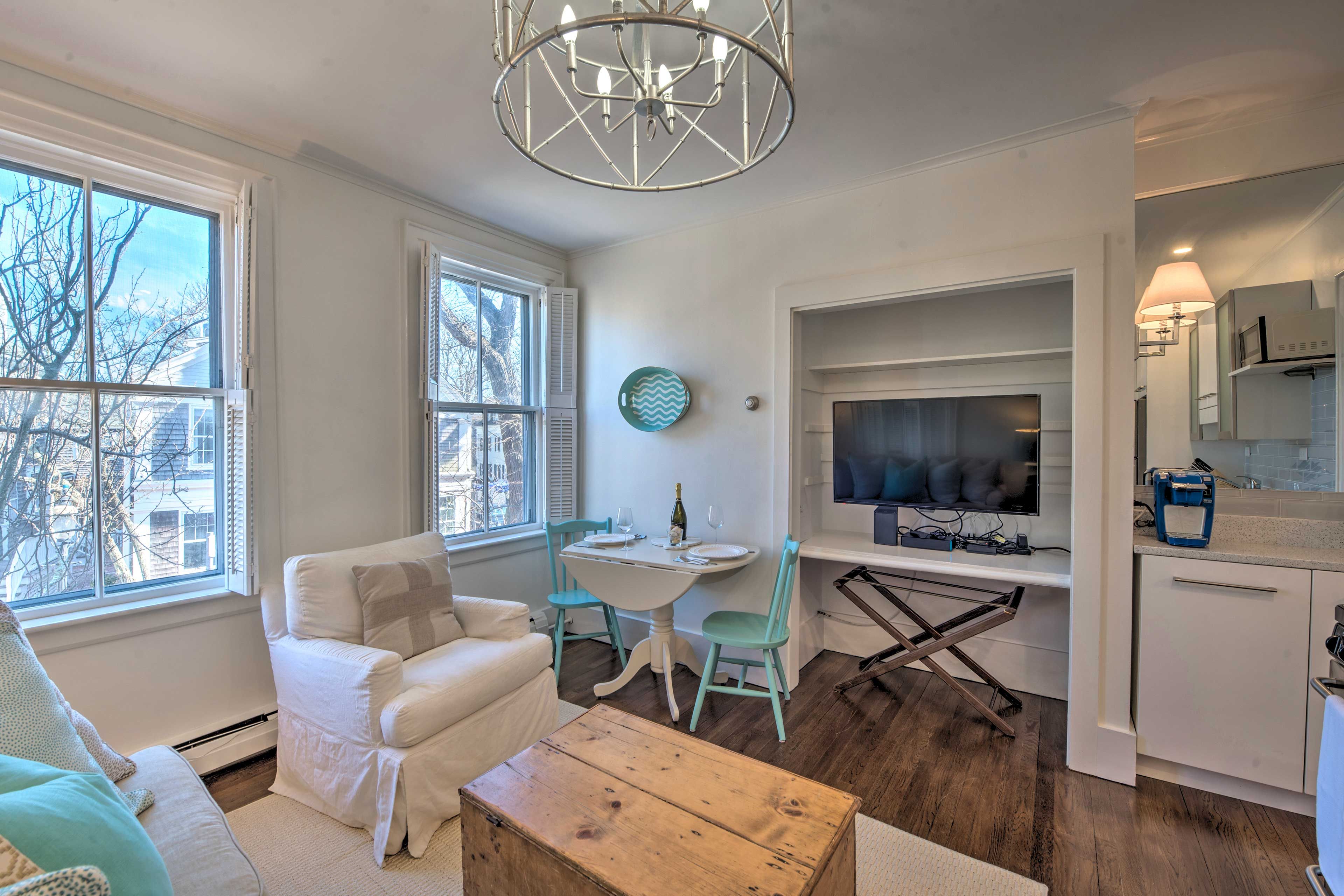 Main Living Space | Flatscreen TV