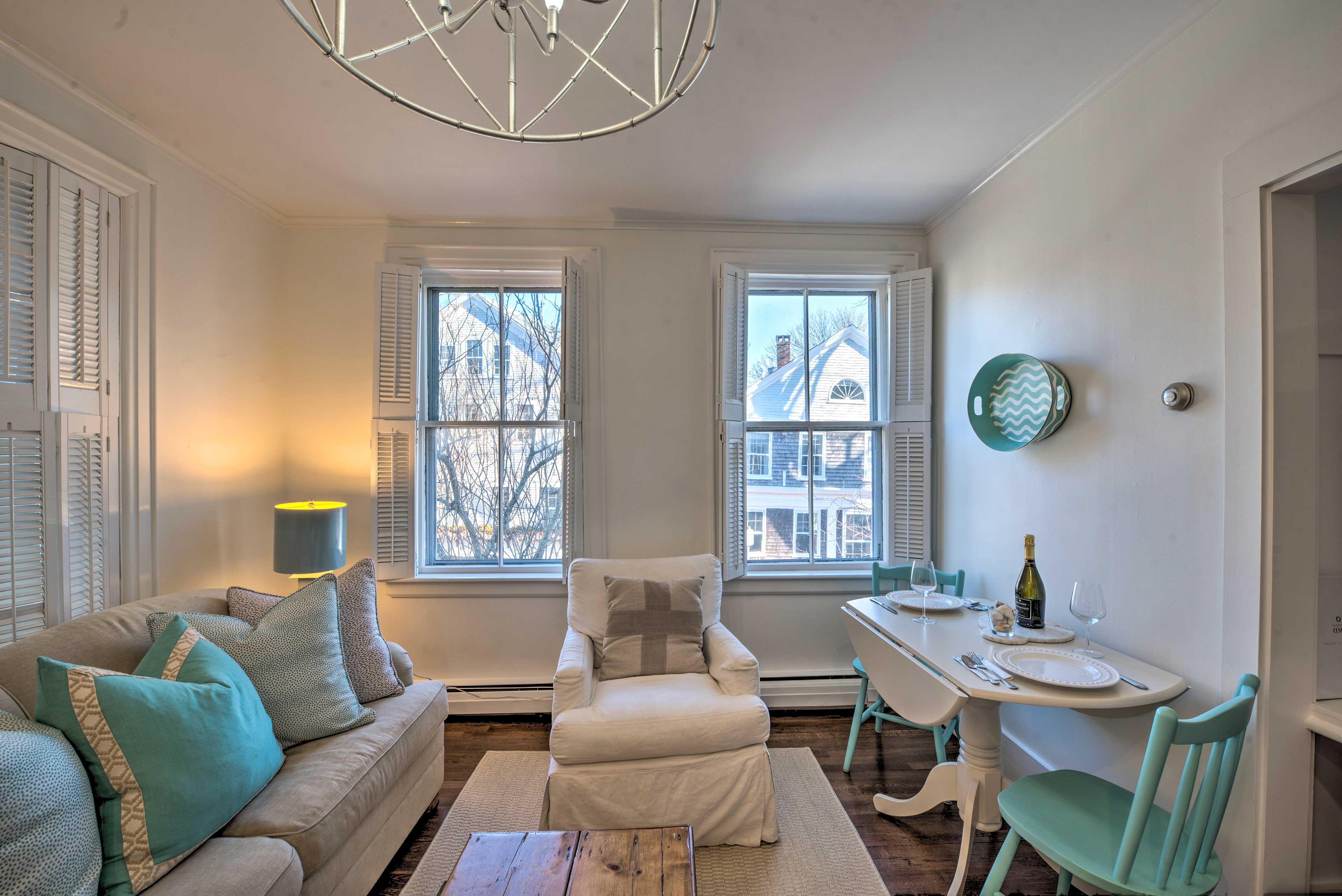 Dining Area | Dishes & Flatware Provided