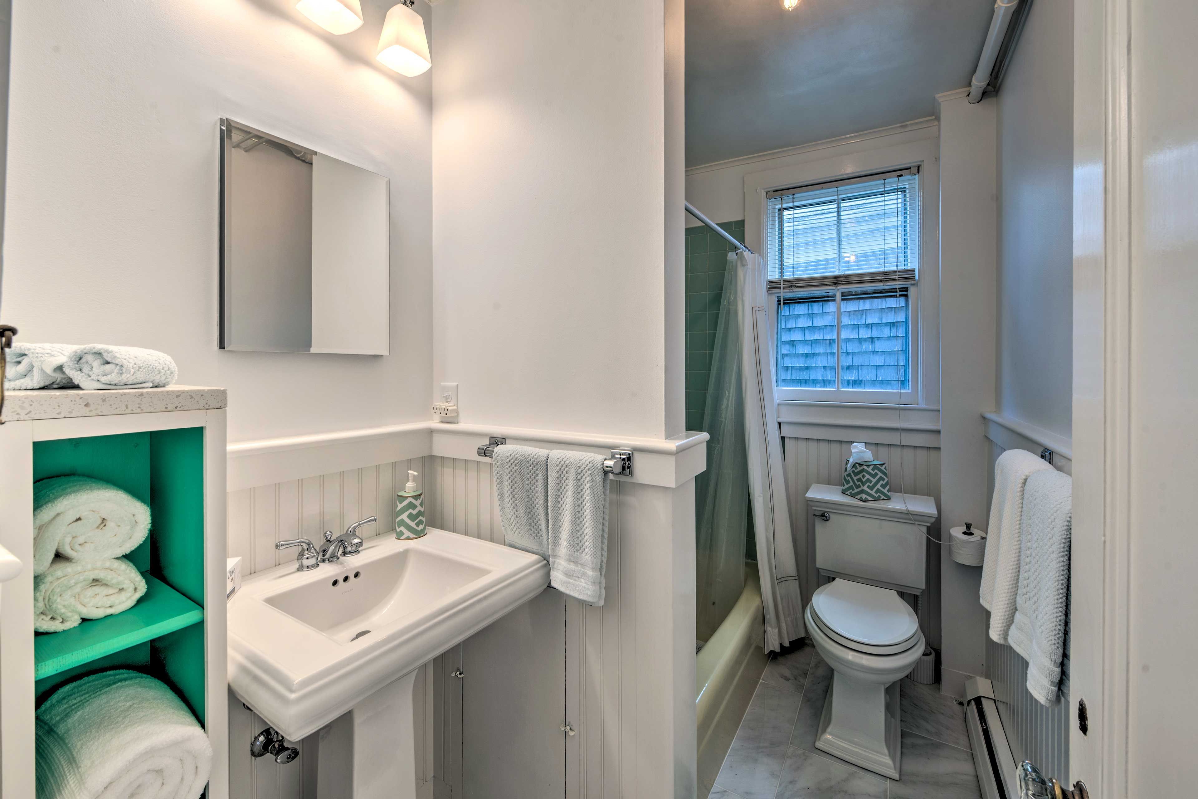 Full Bathroom | Towels & Linens Provided