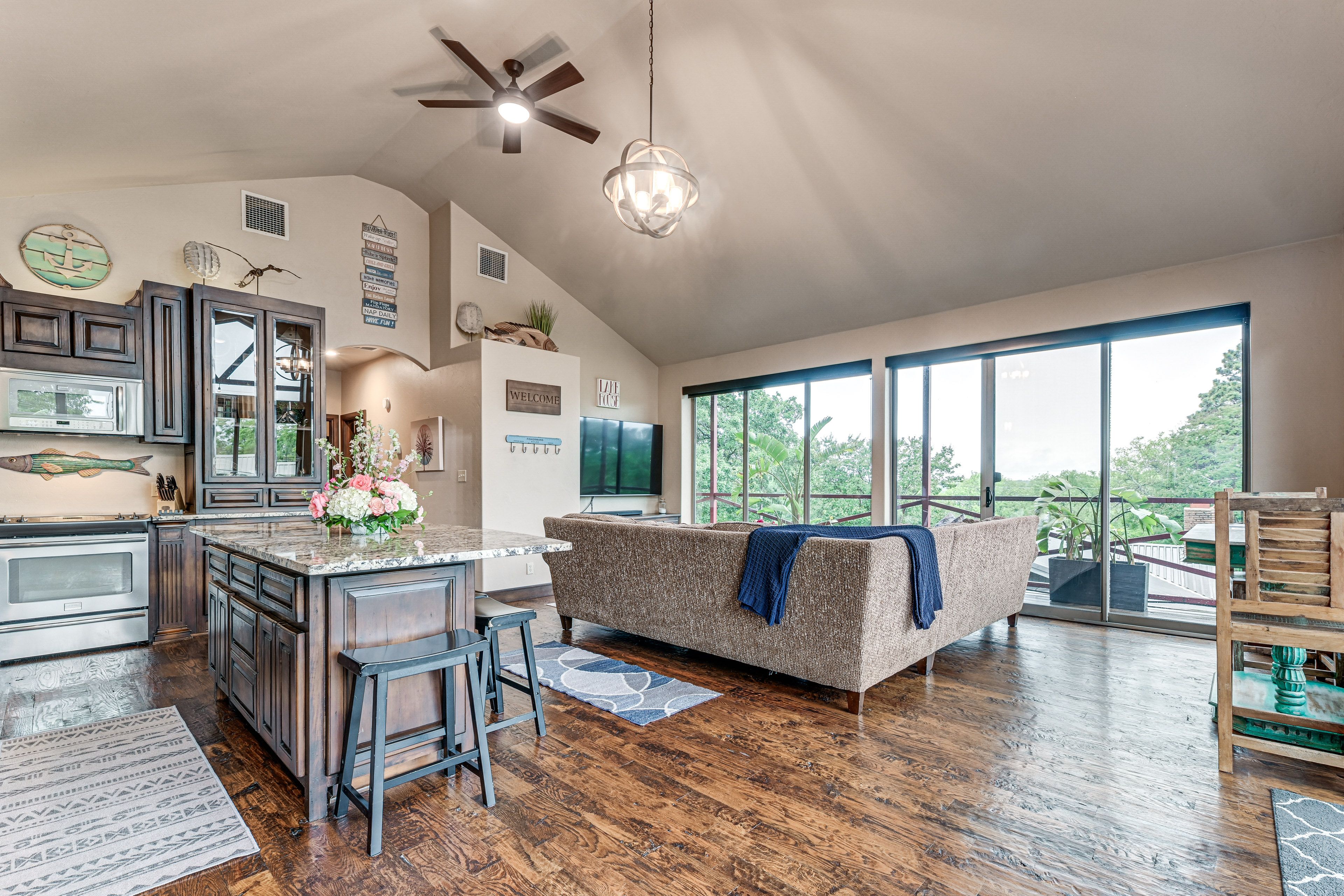 Living Room | 2nd Floor