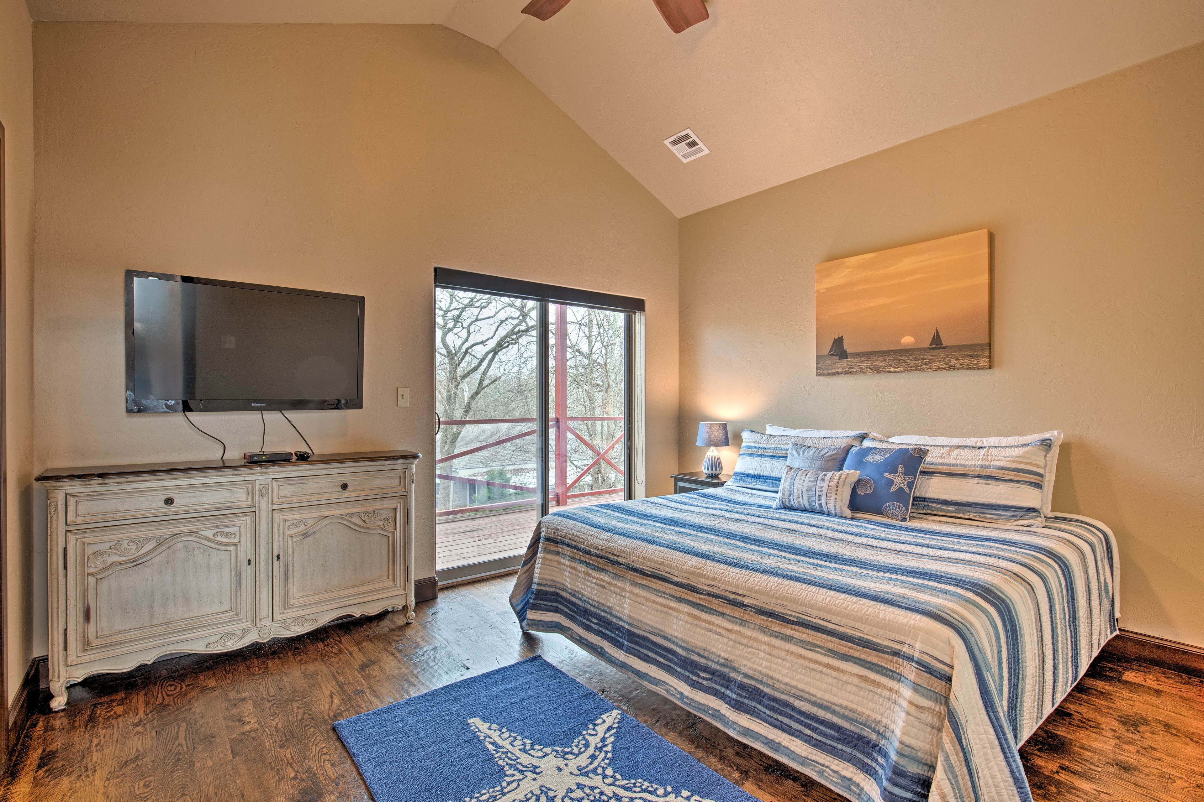 Bedroom 1 | King Bed | En-Suite Bathroom | Deck Access