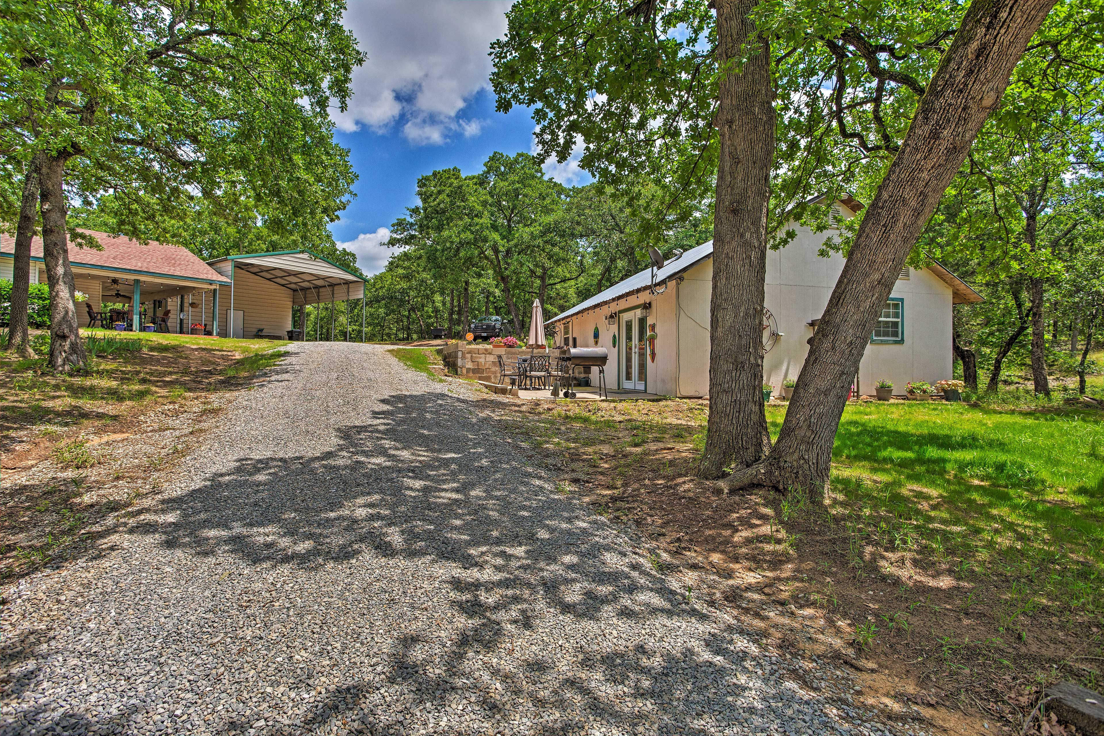 Parking | Driveway (2 Vehicles) | Covered (2 Vehicles)