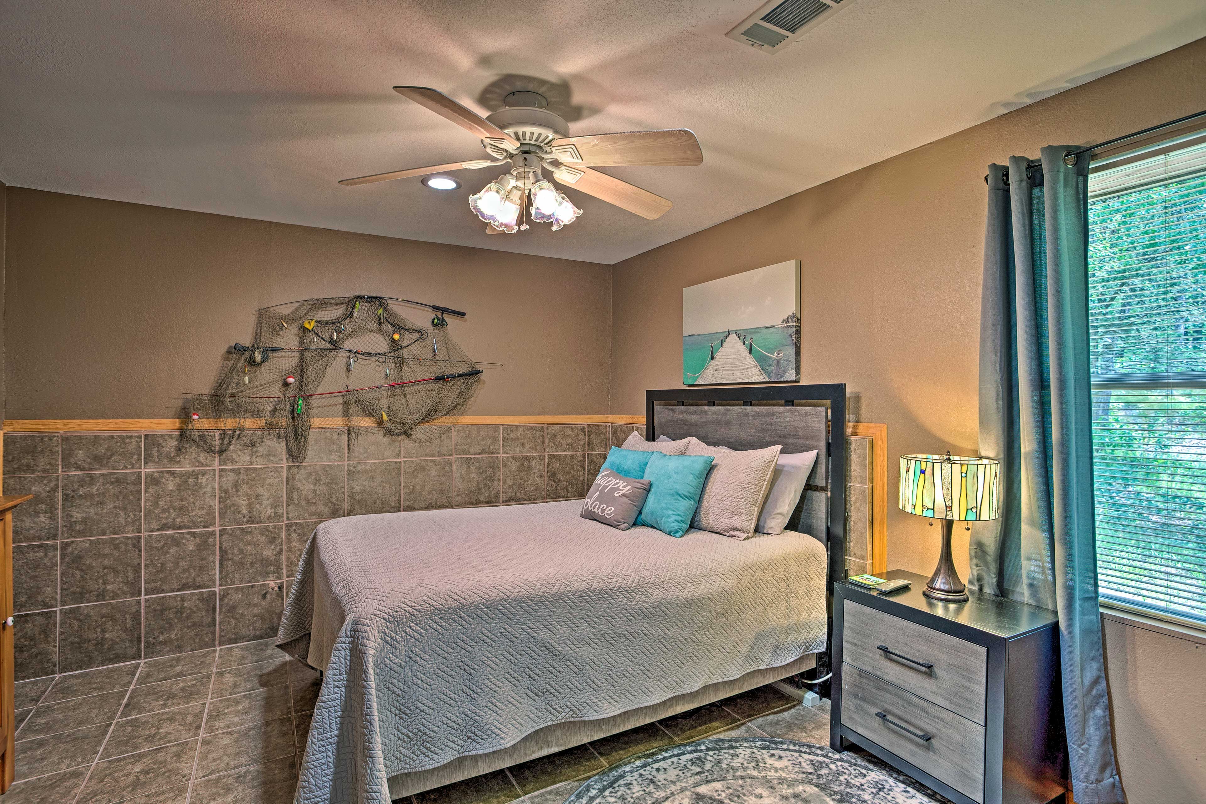 Bedroom 2 | Queen Bed