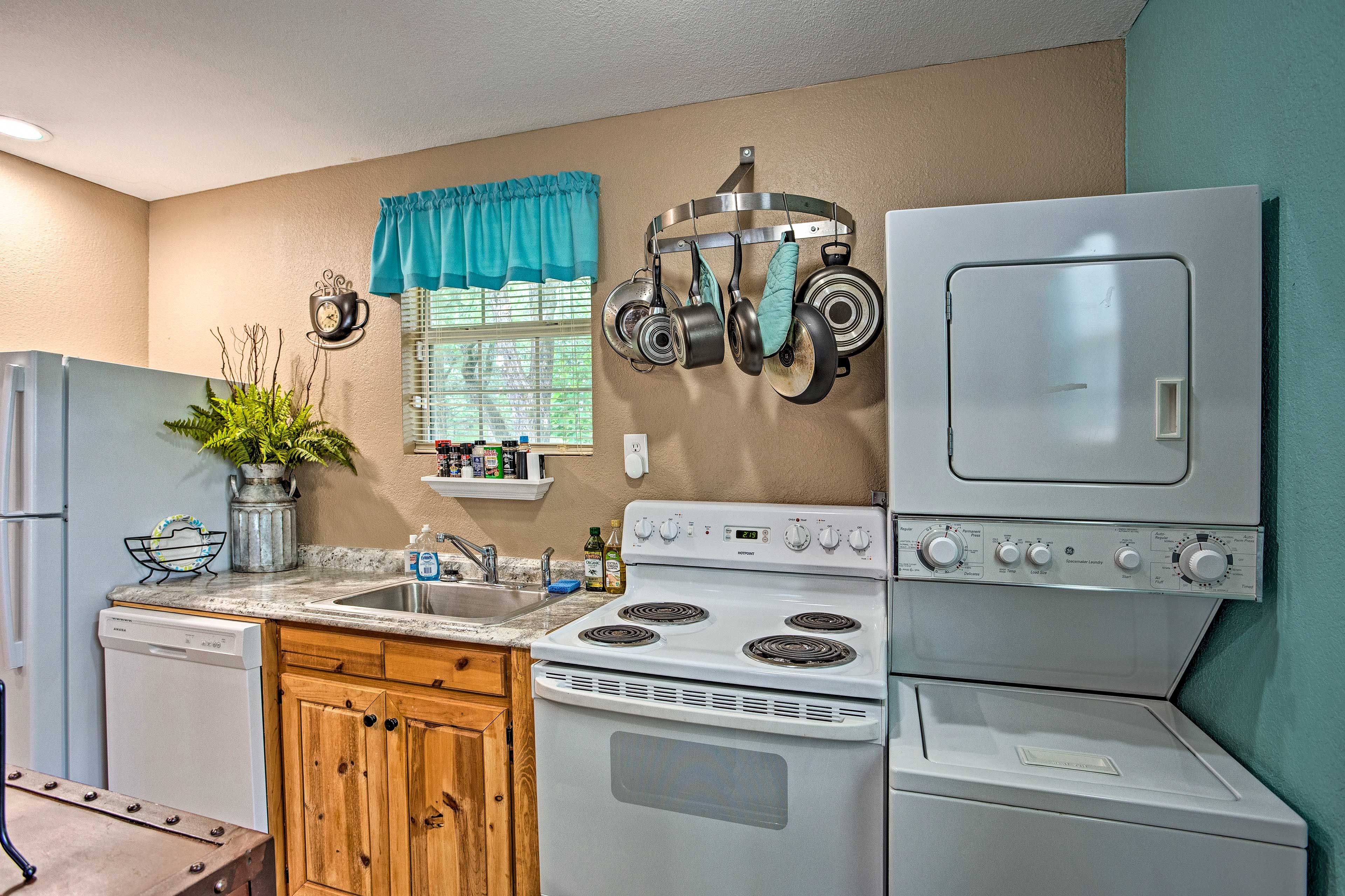 Fully Equipped Kitchen | In-Unit Laundry Machines