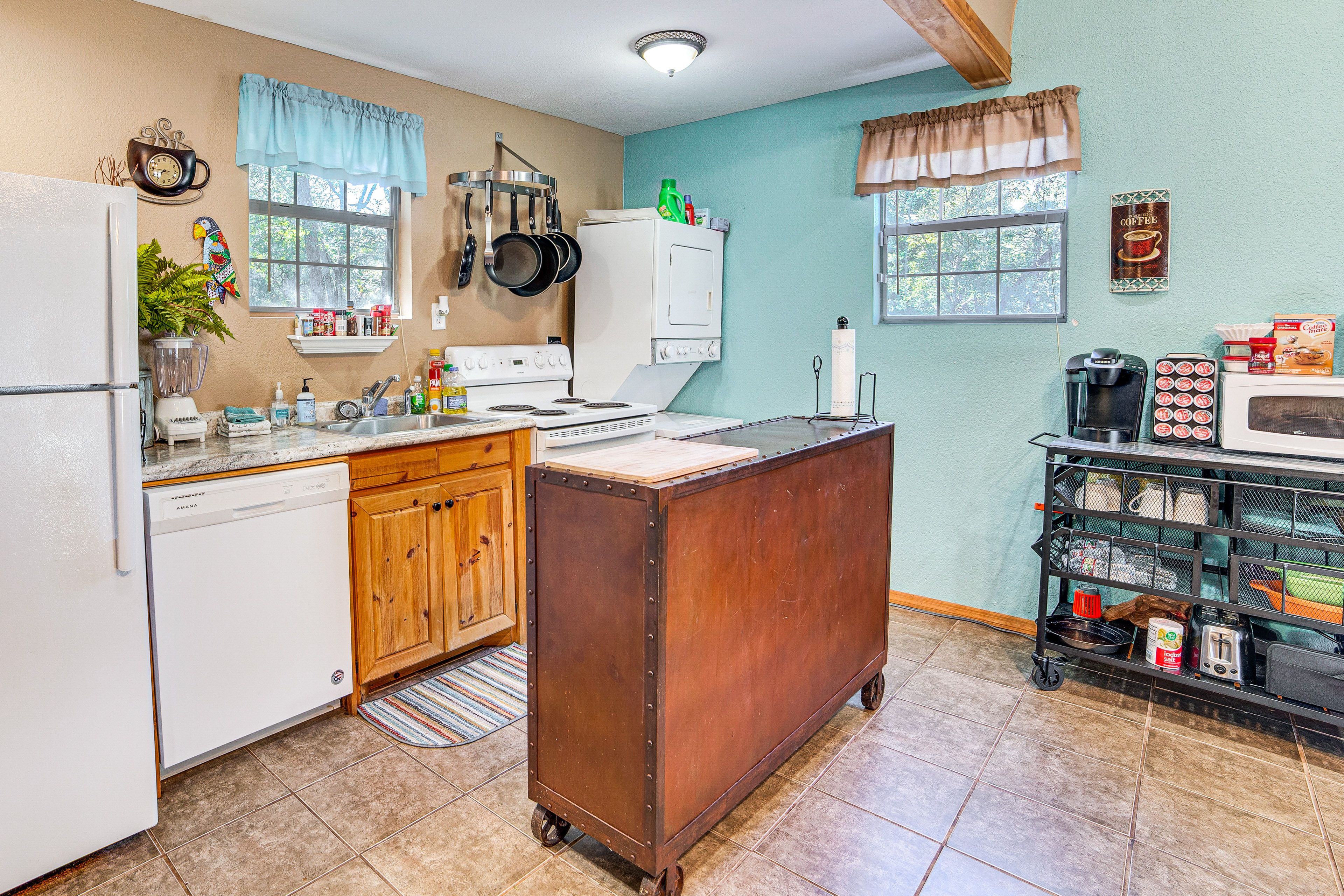 Fully Equipped Kitchen | Cooking Basics | In-Unit Laundry Machines