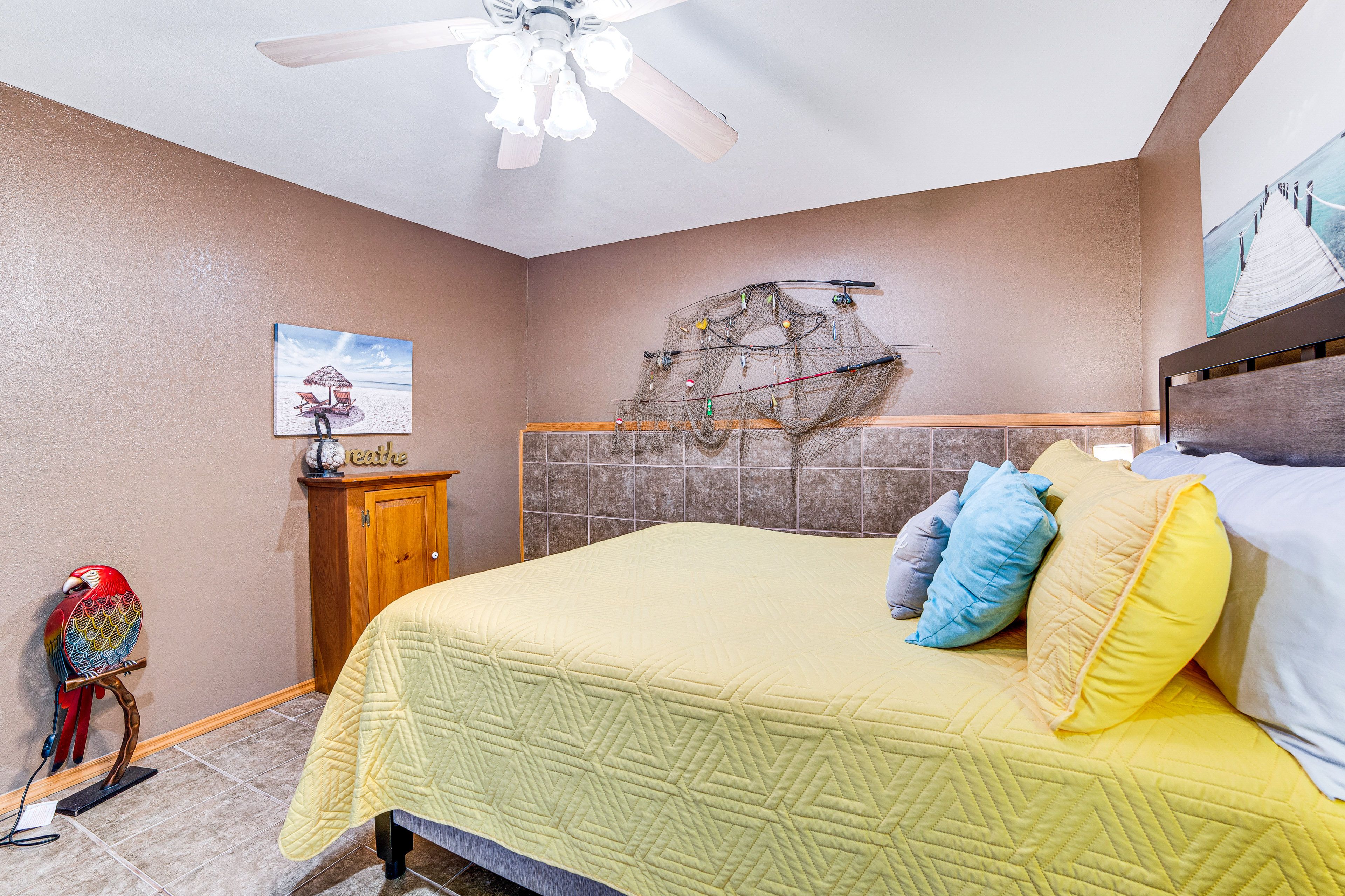 Bedroom 2 | Queen Bed