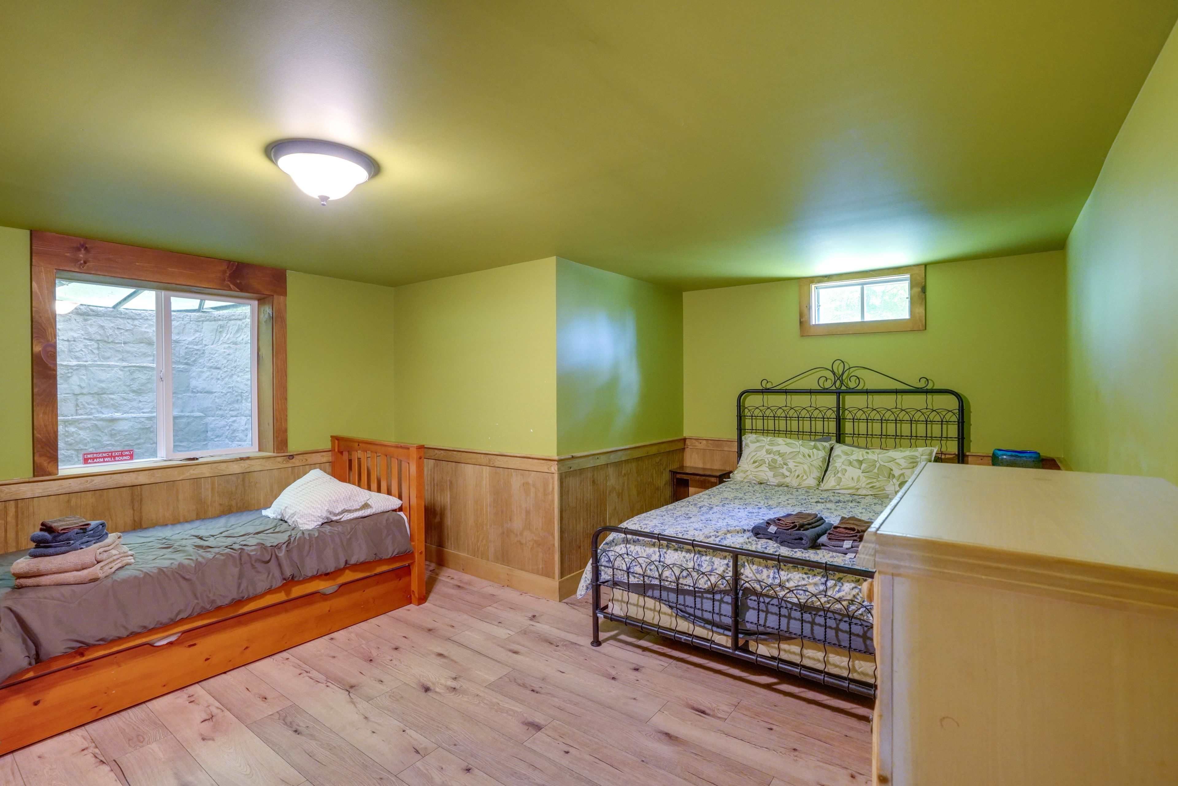 Bedroom 5 | Queen Bed, Twin Bed