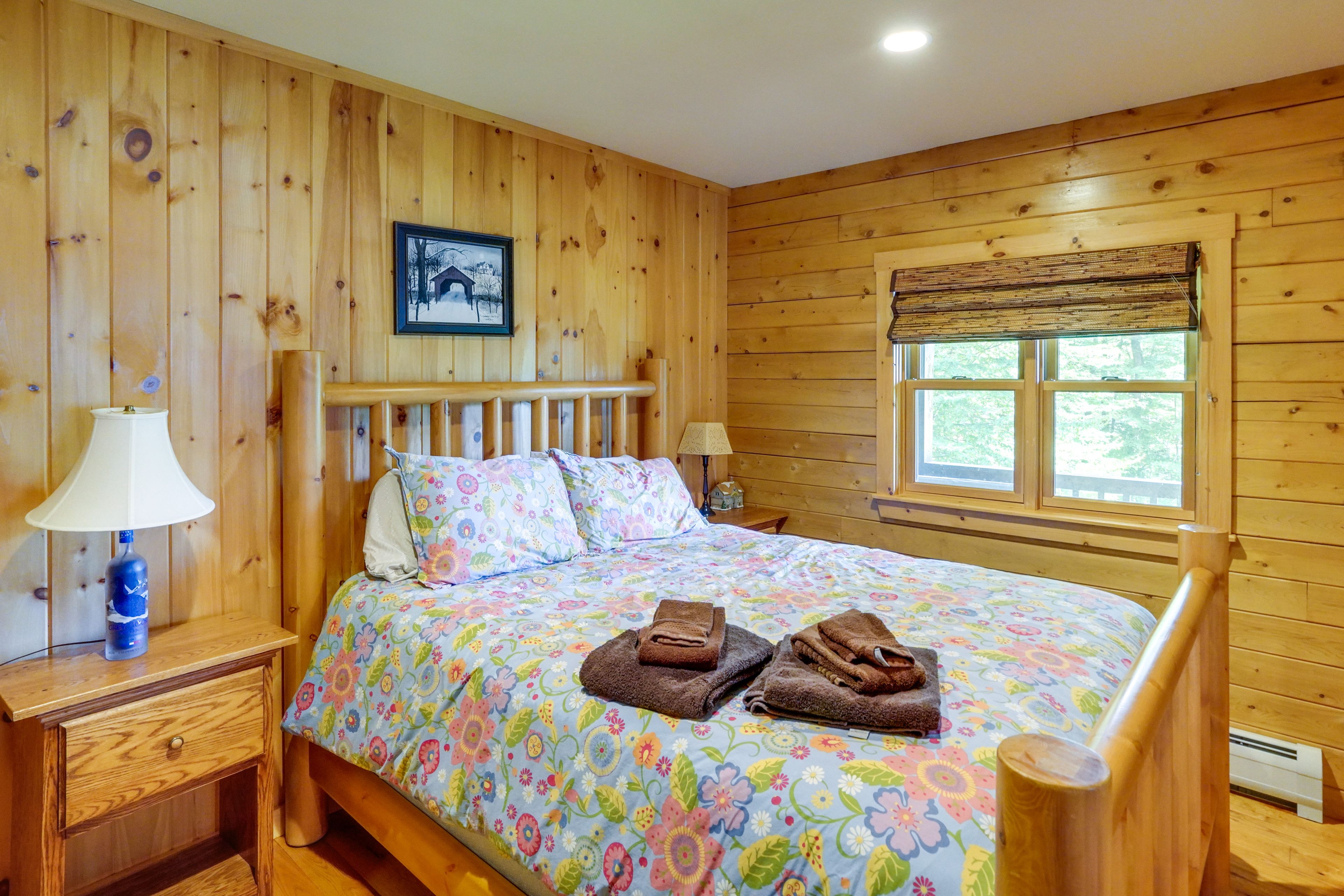Bedroom 2 | Queen Bed