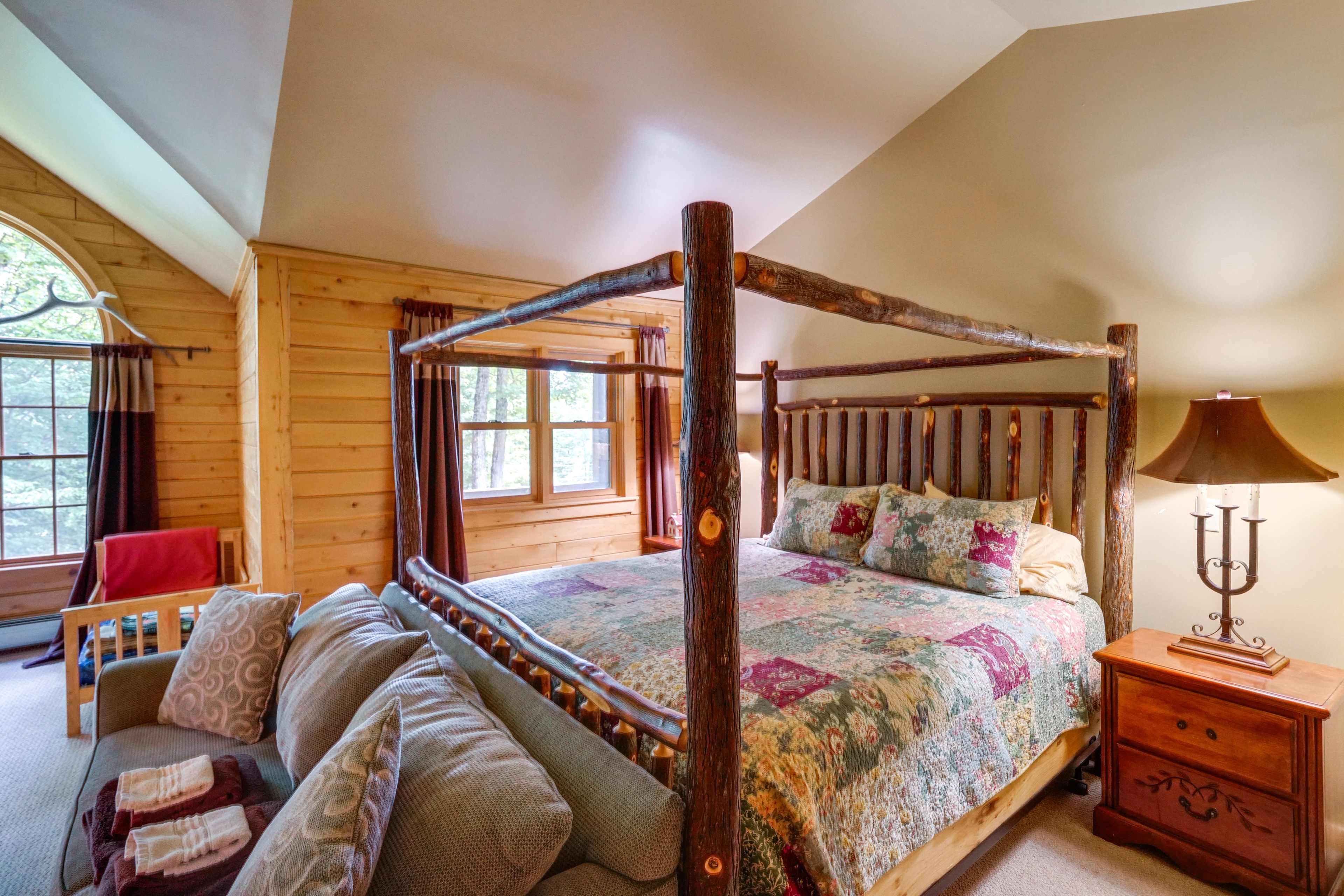 Bedroom 1 | King Bed | Linens Provided